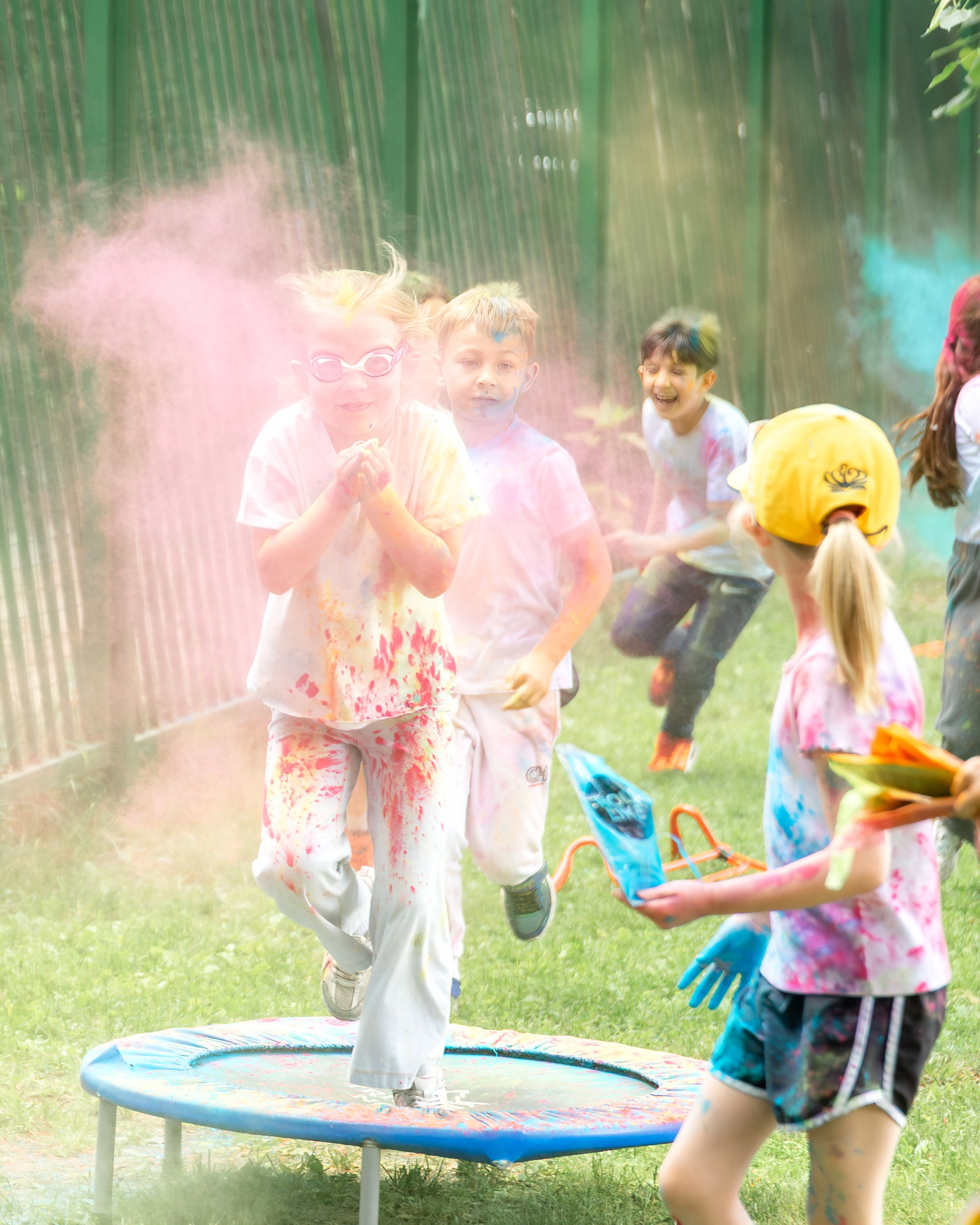 The International School of Moscow. Color Day. Выпускные альбомы для школы и детского сада — школьный фотограф Подольск, Троицк, Щербинка, Москва