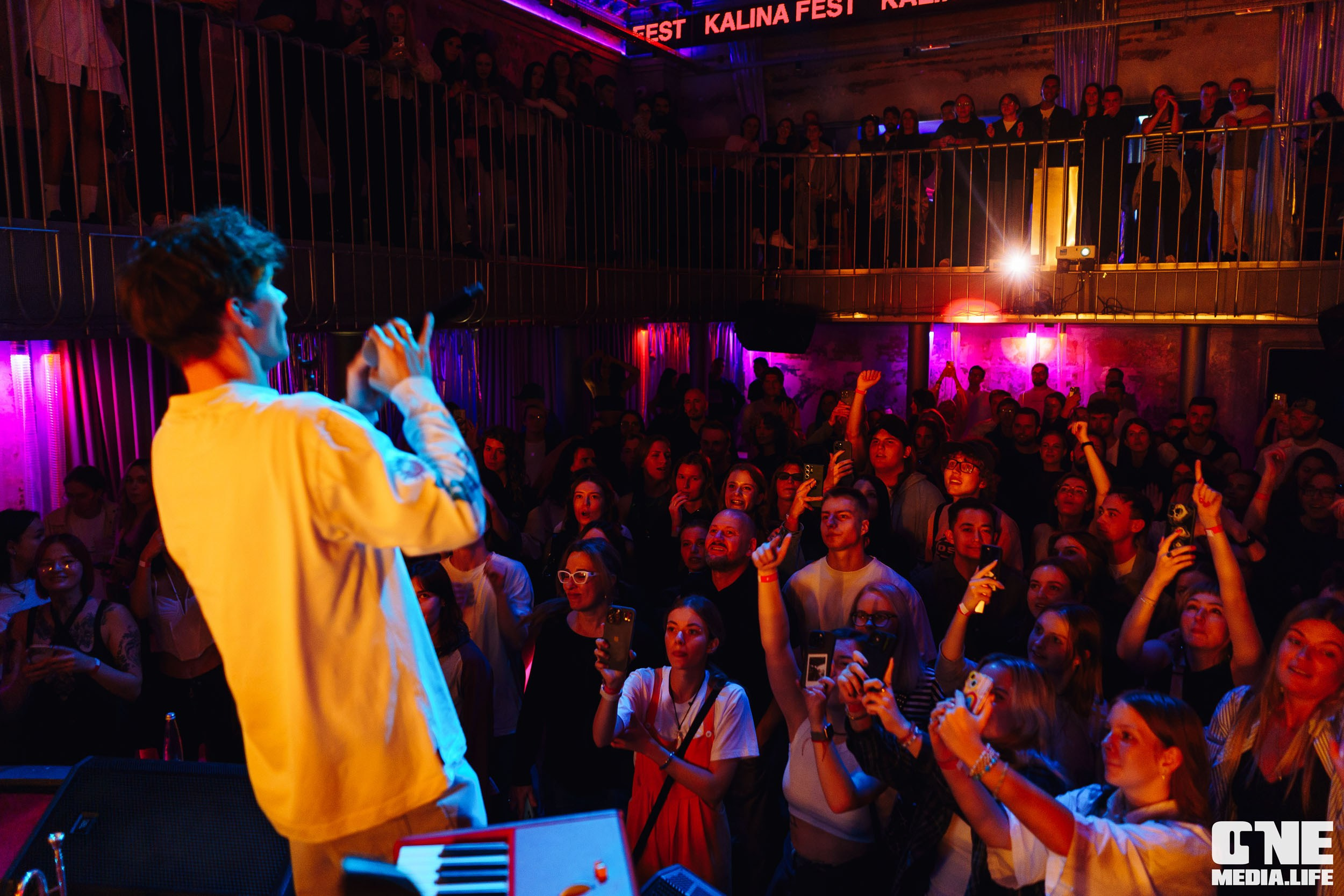 Фоторепортаж из клуба UNIVERSAL. One Media Life: фоторепортажи, фотоотчеты с мероприятий и заведений