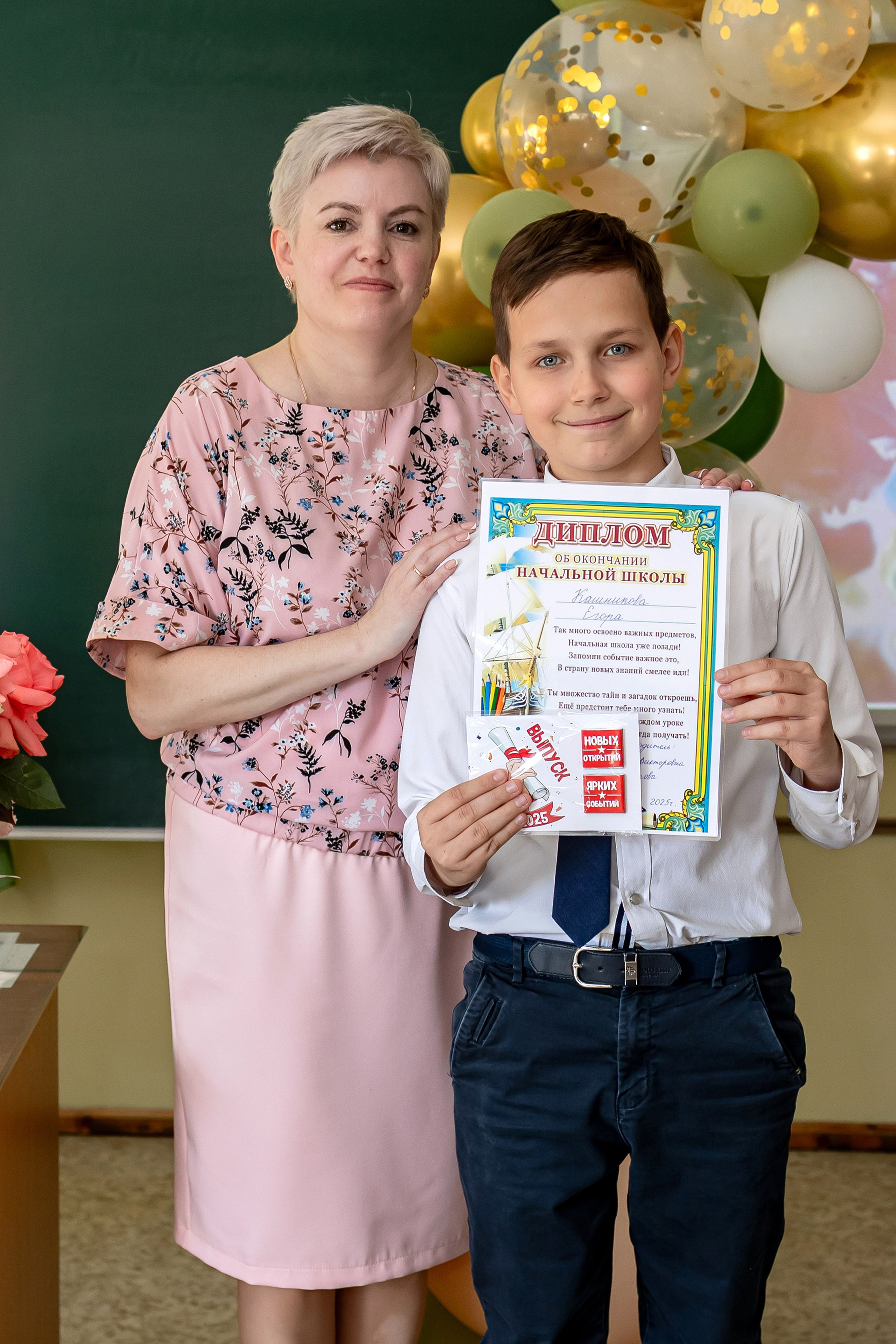 Выпускной в начальной школе в классе. Фотограф и видеограф Москва. Свадебный фотограф, видеограф. Выпускные альбомы. Оживающие альбомы