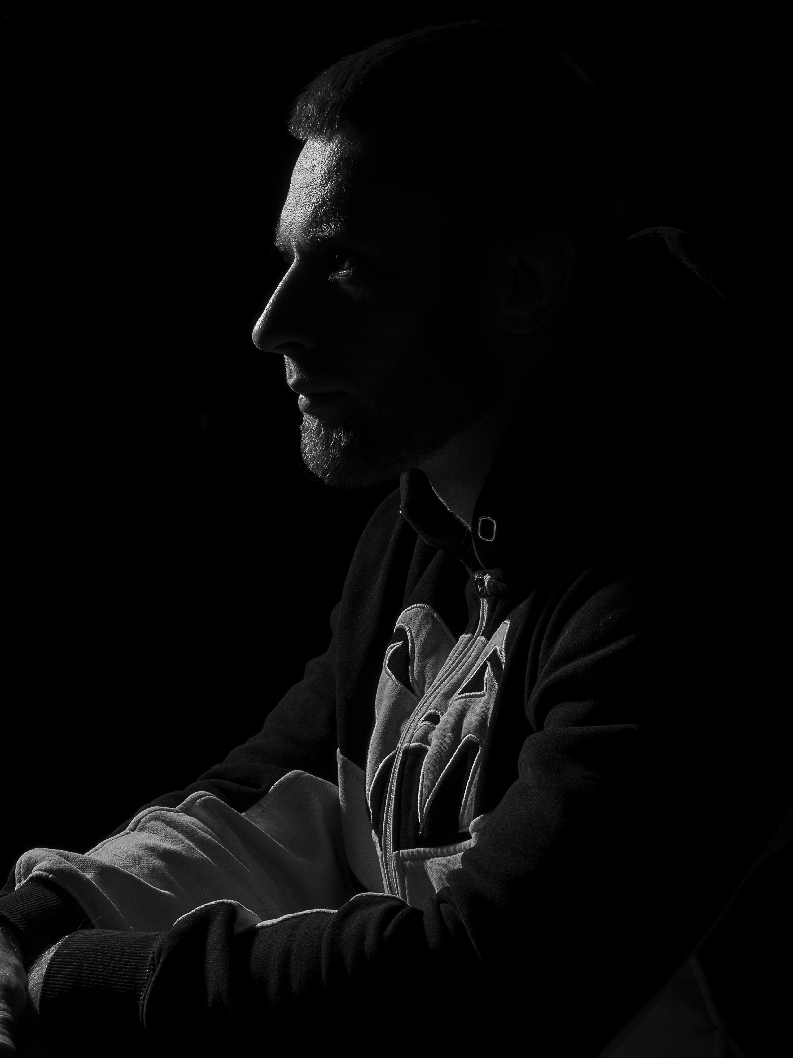 ИВАН. Меня зовут ОЛЬГА. Я ПЕРСОНАЛЬНЫЙ ФОТОГРАФ, МОСКВА