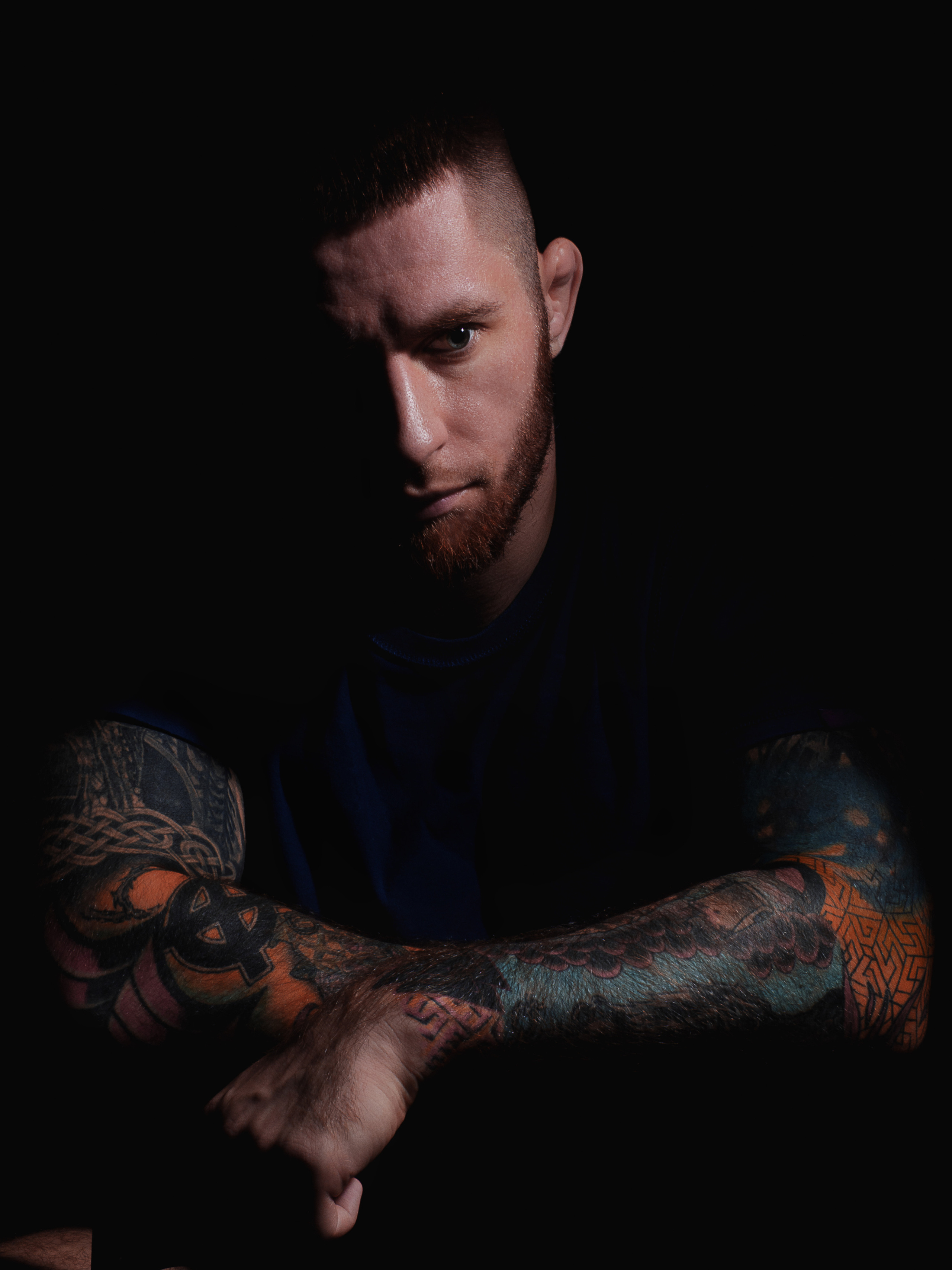 ИВАН. Меня зовут ОЛЬГА. Я ПЕРСОНАЛЬНЫЙ ФОТОГРАФ, МОСКВА