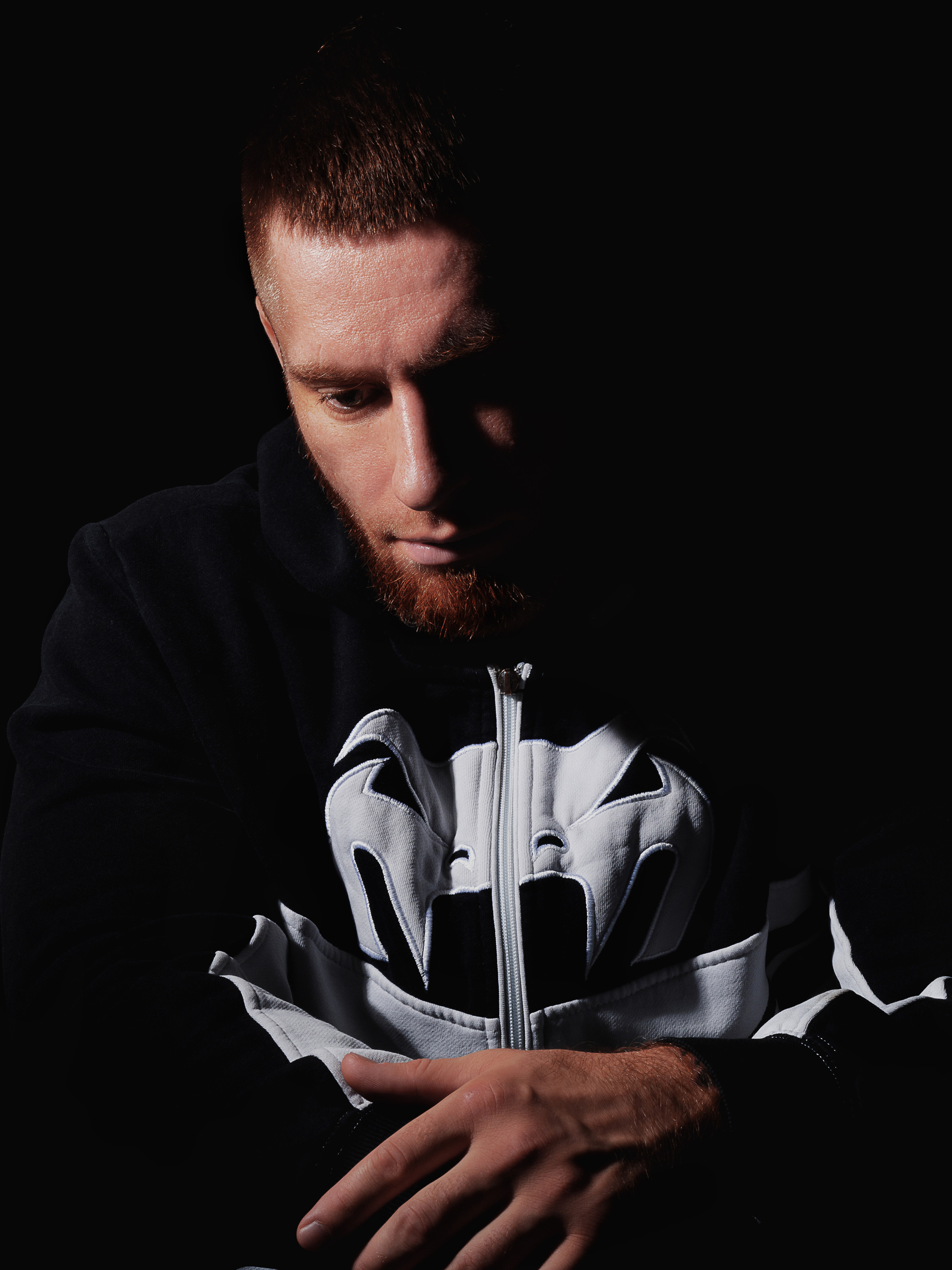 ИВАН. Меня зовут ОЛЬГА. Я ПЕРСОНАЛЬНЫЙ ФОТОГРАФ, МОСКВА