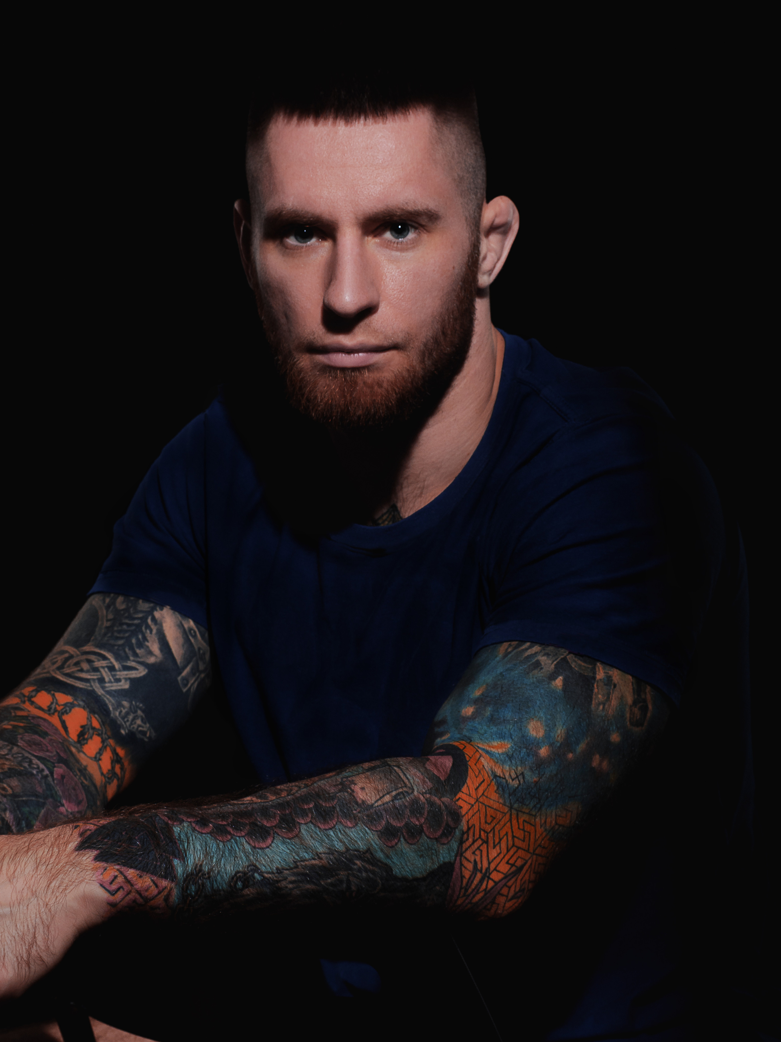 ИВАН. Меня зовут ОЛЬГА. Я ПЕРСОНАЛЬНЫЙ ФОТОГРАФ, МОСКВА