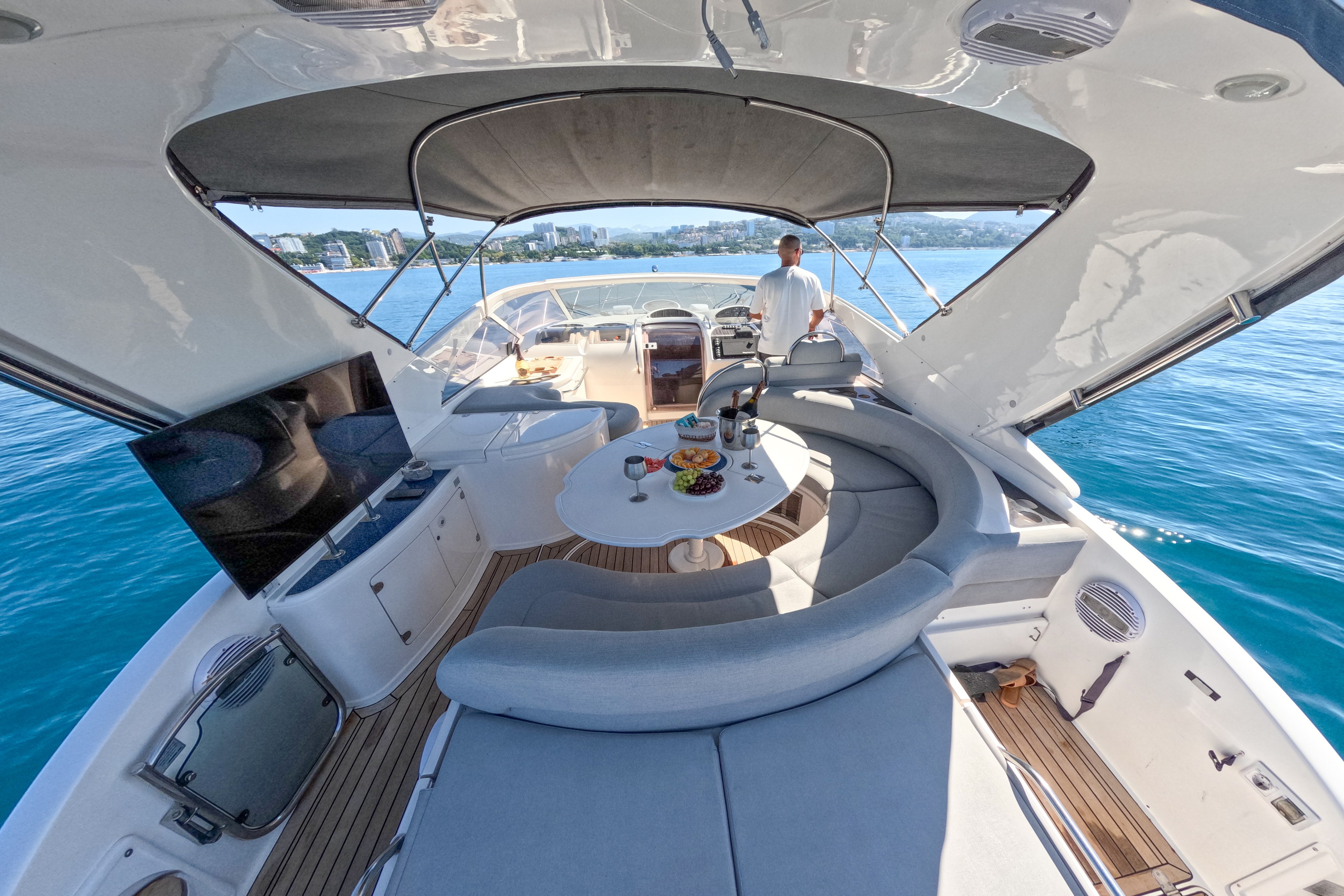 Катер Миура Аренда Яхты в Сочи Яхтанаморе YACHTNAMORE YACHTANAMORE