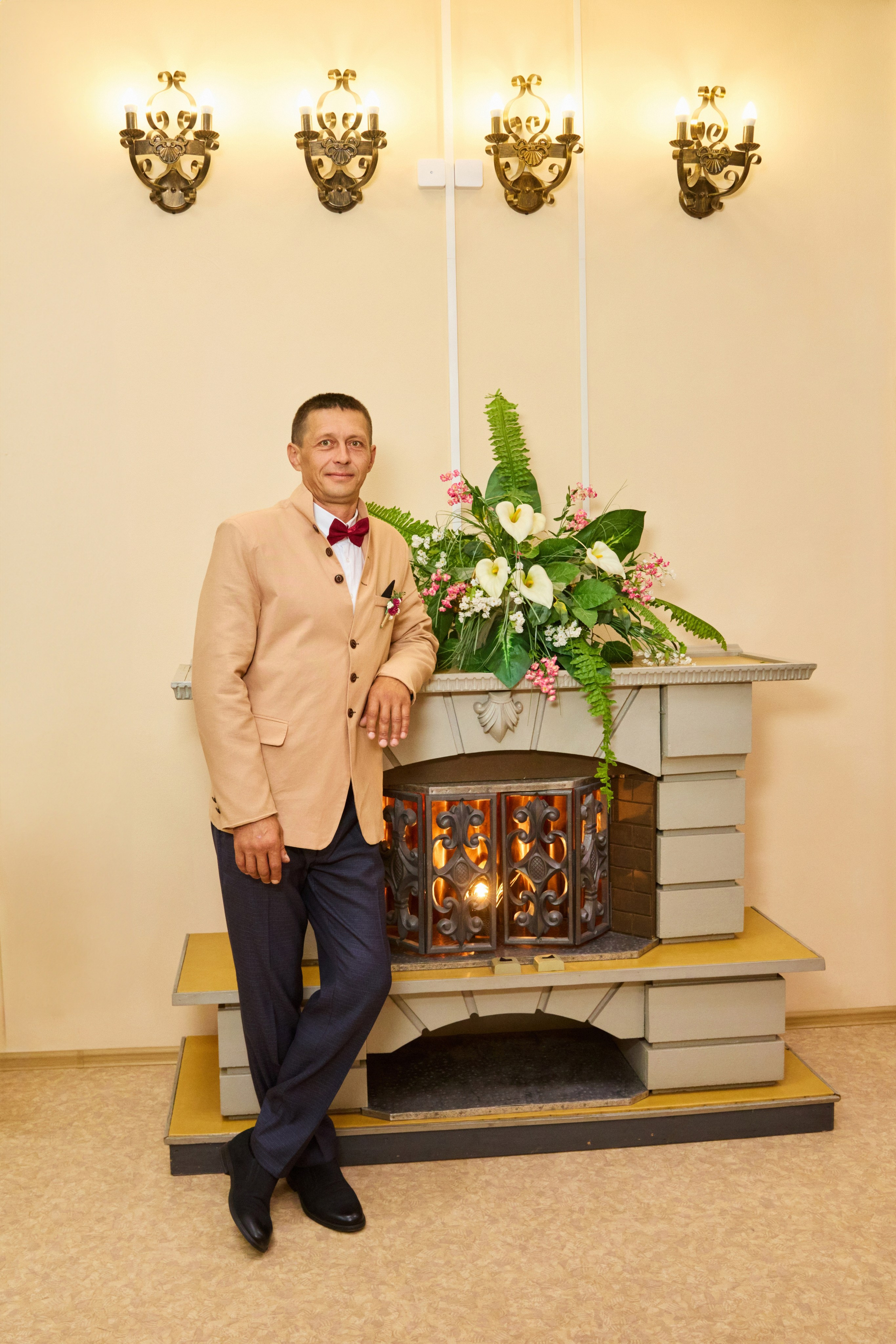 жених у камина в ЗАГС Сосновоборска