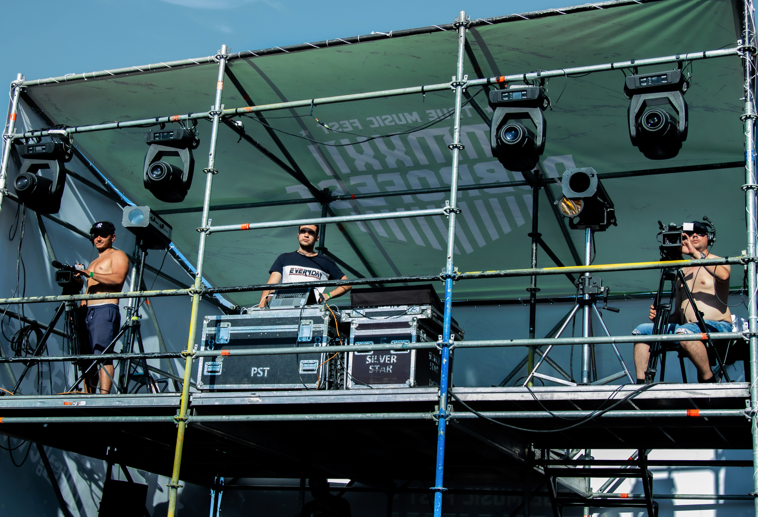 На фестивале также проводится трансляция обеих sound-сцен.