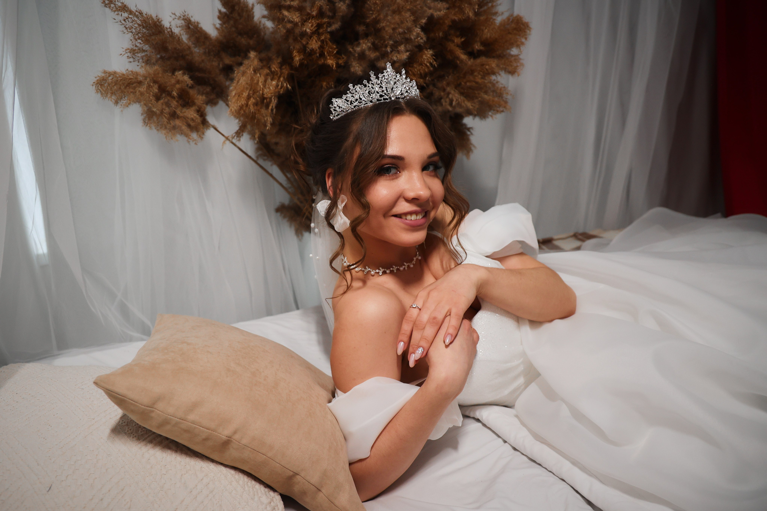 невеста заигрывает