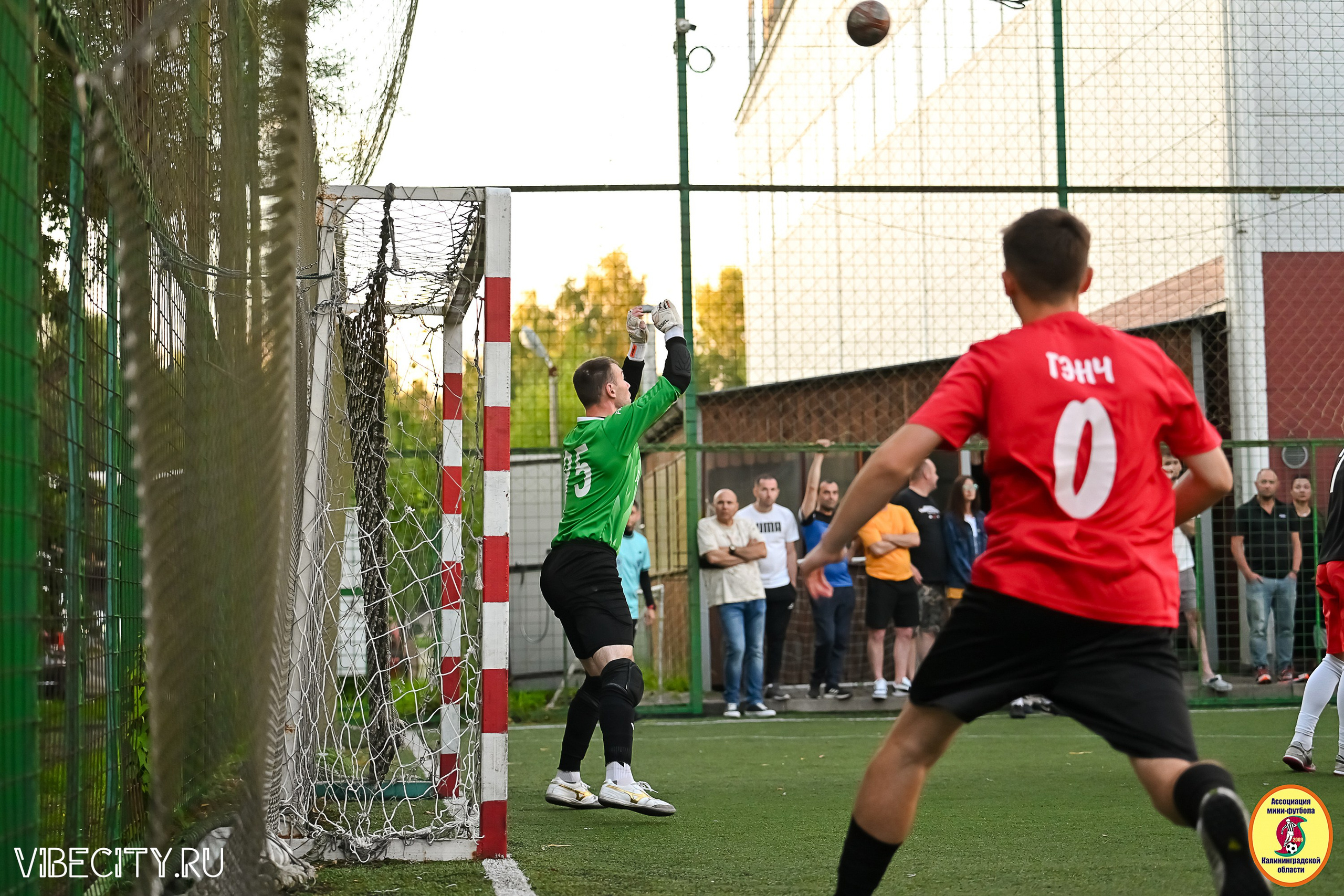 ИГРЫ МИНИ-ФУТБОЛЬНОЙ И КОРПОРАТИВНОЙ ЛИГИ. VIBECITY.RU Вайб Сити Ру Фоторепортажи Фотоотчеты Калининград