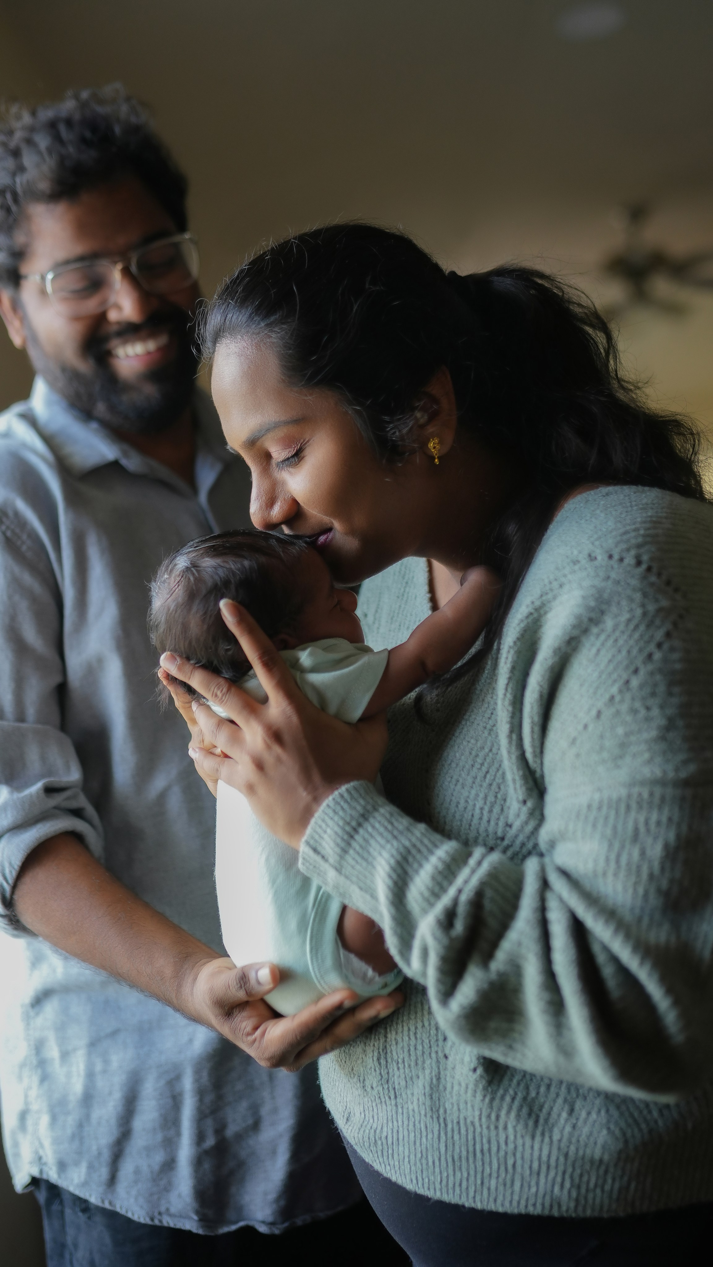 Heartfelt family memories — cozy newborn session