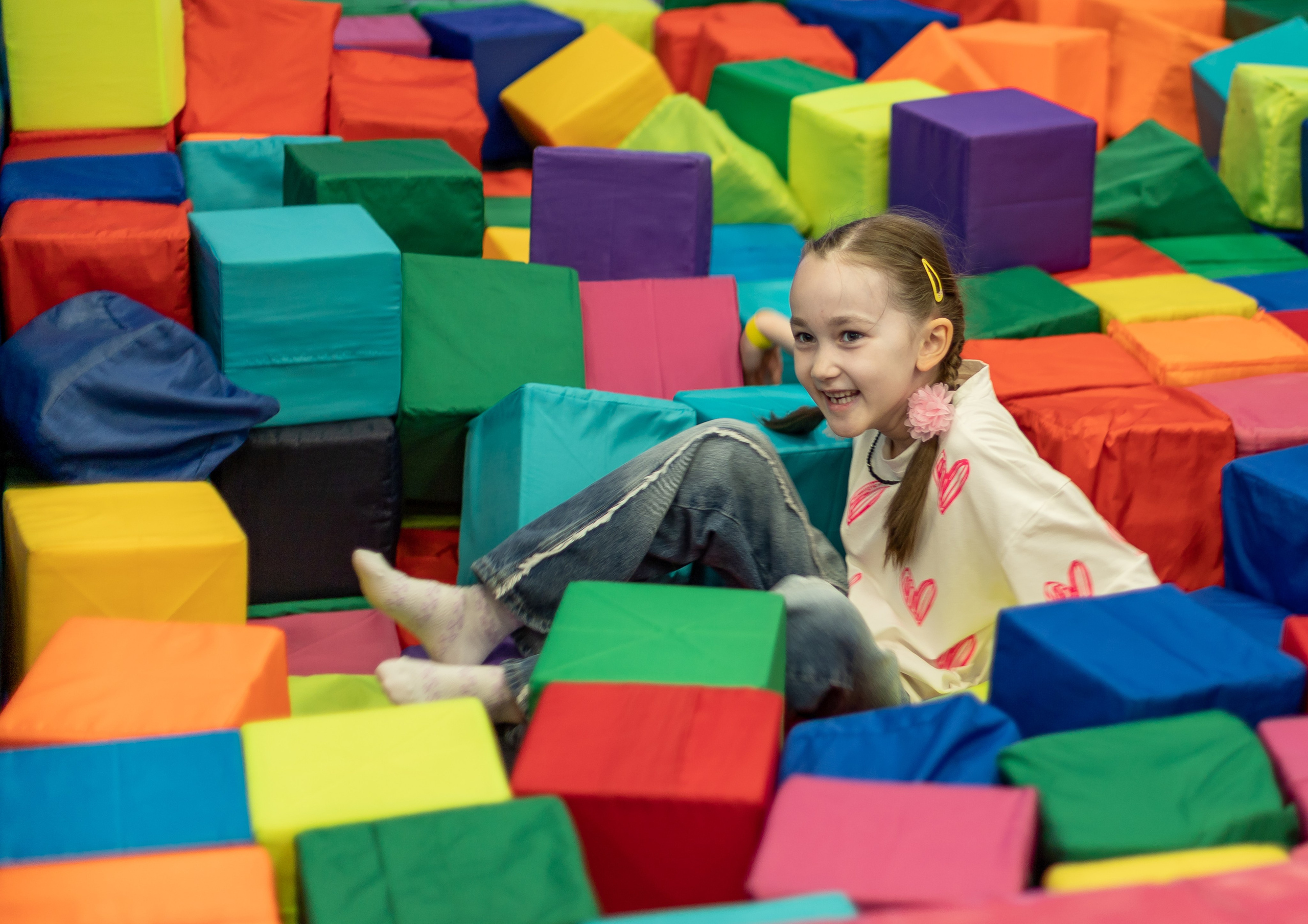 Мадина в цветущем парке. Семейный и детский фотограф в Хабаровске Алевтина Проскурякова