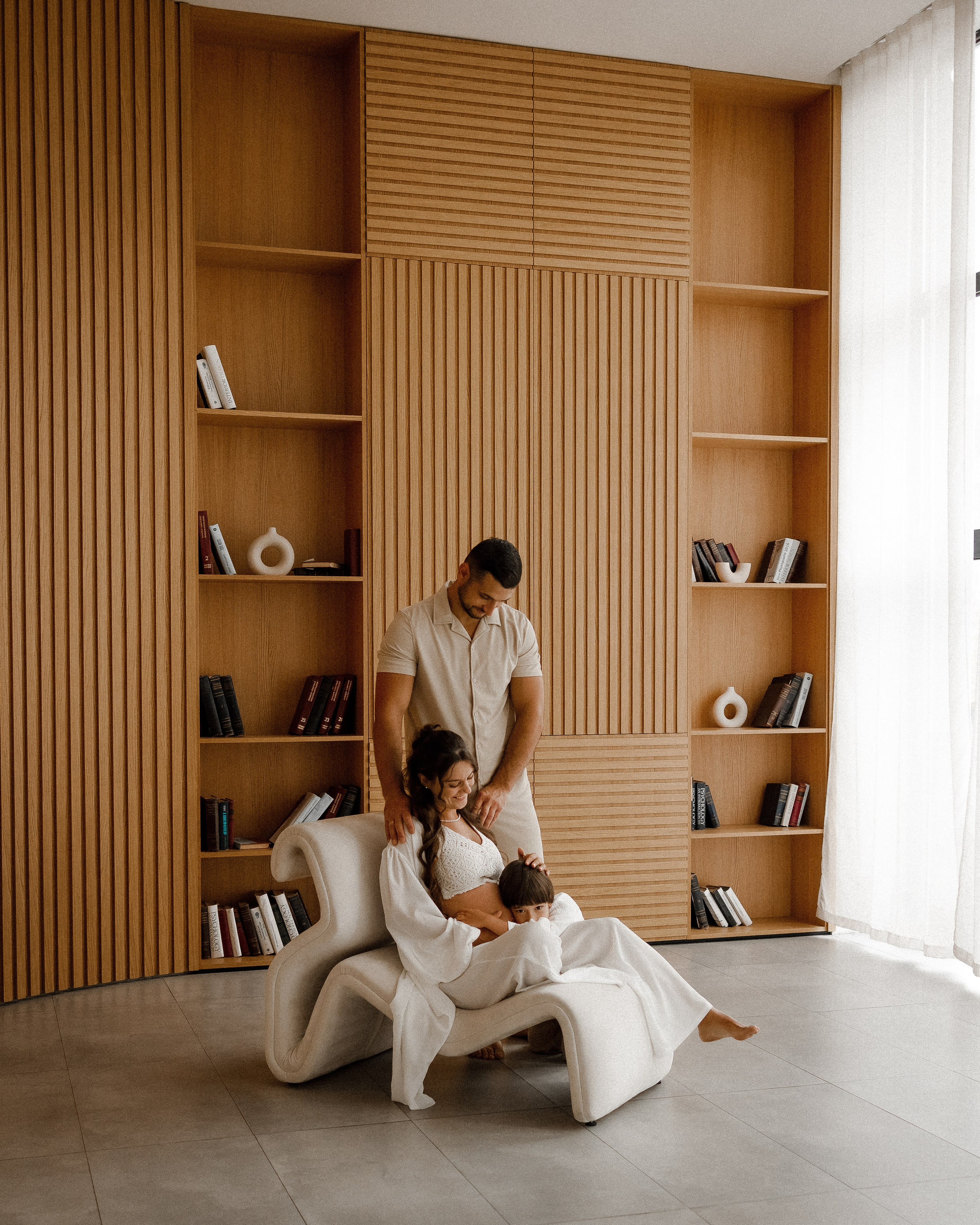 семейная фотосессия в студии с детьми в москве, детская фотосессия в фотостудии в москве, уютные нежные семейные фотосессии в москве, семейная беременная фотосессия в москве с детьми, фотосессия беременности с мужем в москве, светлые фотостудии в москве, стильные семейные фотосессии в москве, фотосессии в стиле lifestyle, фотосессии в стиле лайфстайл в москве, Семейная фотография в москве , семейный фотограф в москве , семейная фотосессия в москве , семья , детская фотография , фотограф , женский портрет , фотосессия , детский портрет , детский фотограф , lovestory , новогодняя фотосессия , детское фото , детская фотосессия , эмоциональные семейные фотосессии в москве, портретная фотография в москве, заказать семейный фотоальбом в москве