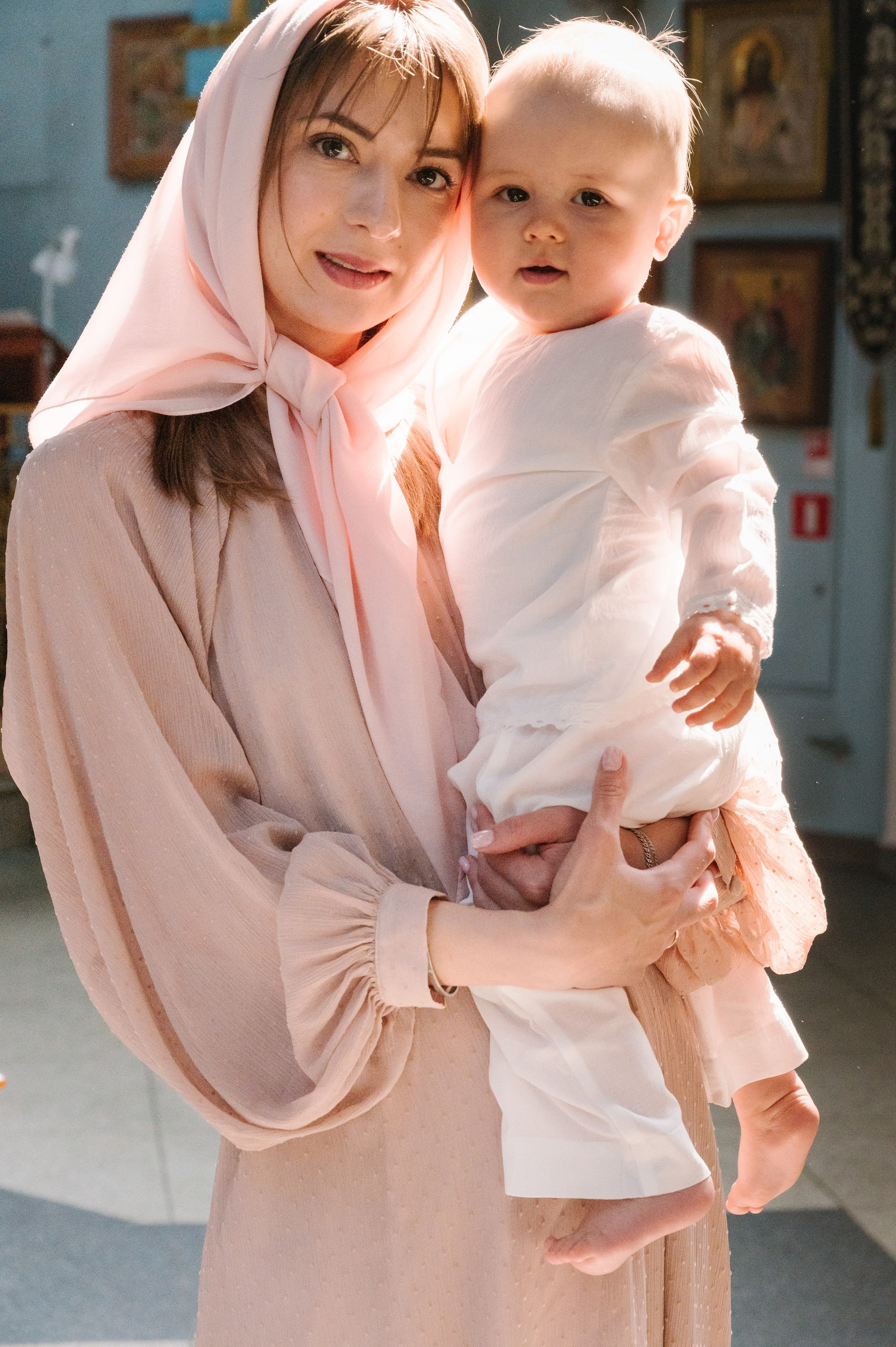 Стоимость крещения. Профессиональный фотограф беременности в СПБ. Стильные фотосессии беременности в стиле минимализм и классическая фотография