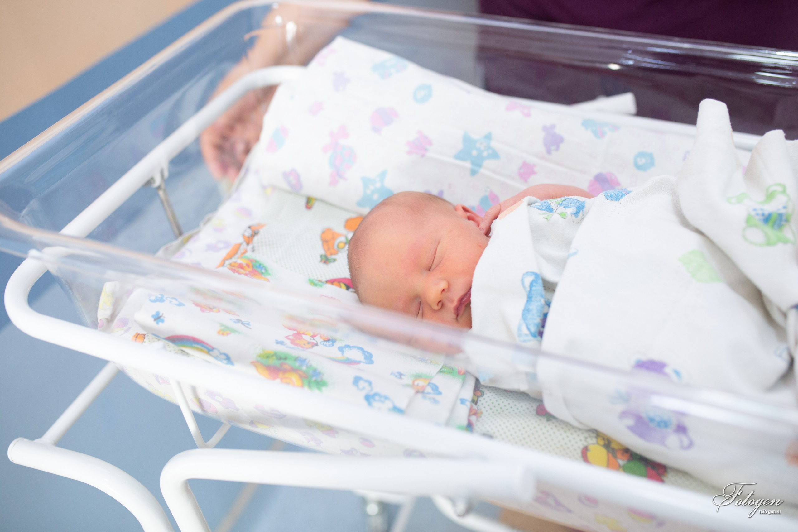 Фотосессия выписки из роддома в Краснодаре | Видеосъемка выписки. Интерьерная фотостудия FOTOGEN г. Краснодар