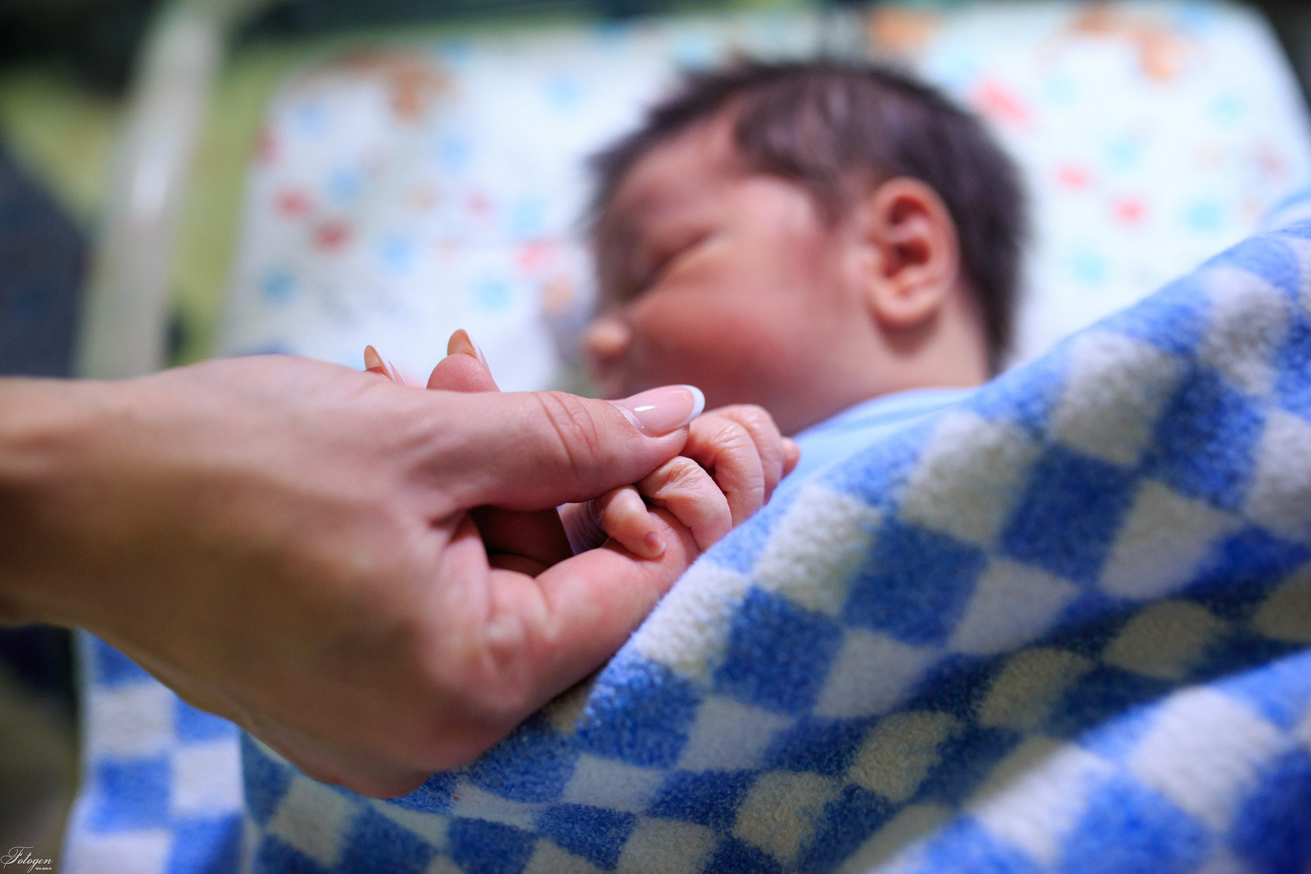 Фотосессия выписки из роддома в Краснодаре | Видеосъемка выписки. Интерьерная фотостудия FOTOGEN г. Краснодар