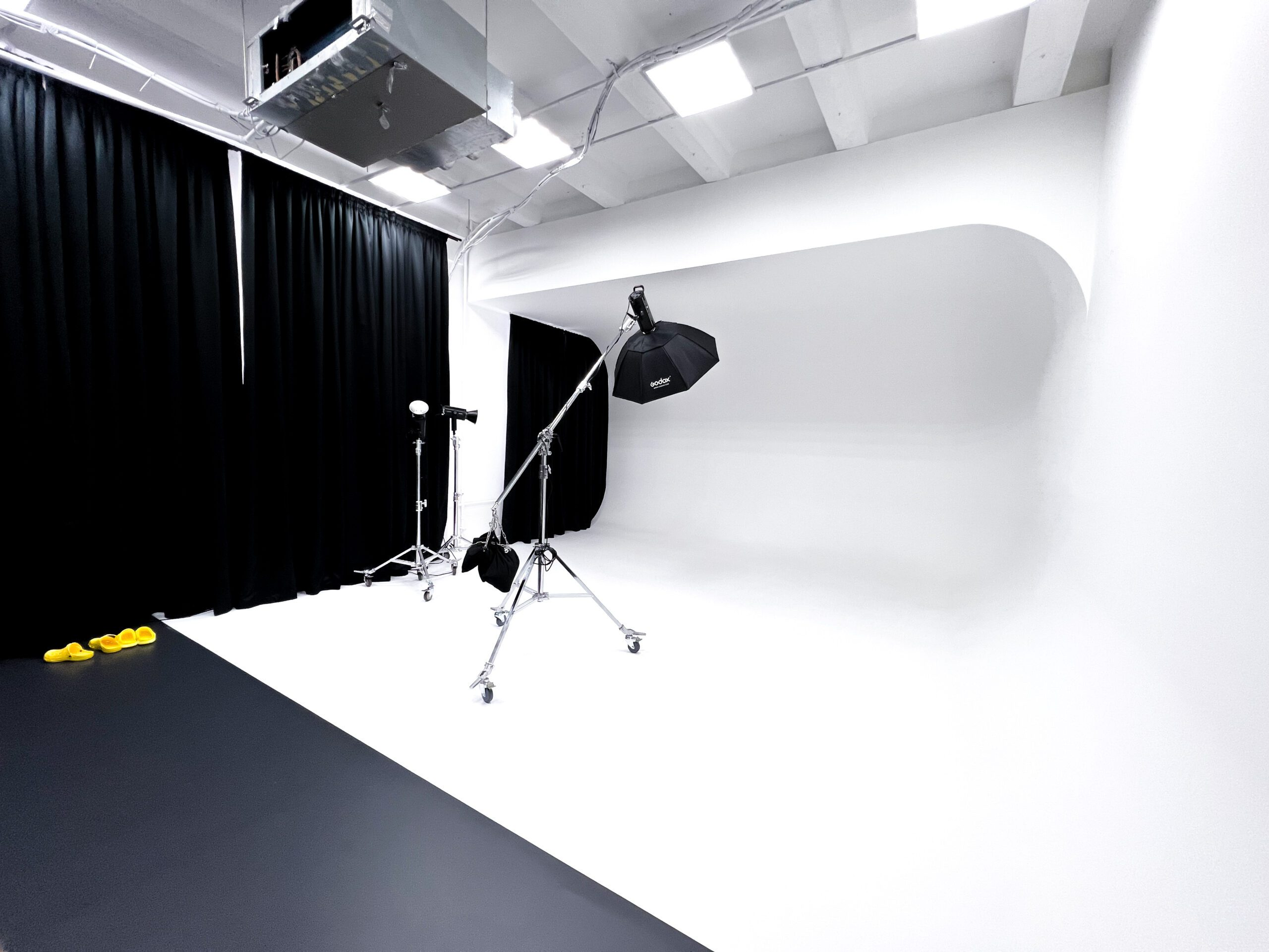 Залы с циклорамой в студии Photohub. Фотограф в Минске Людмила Дутко