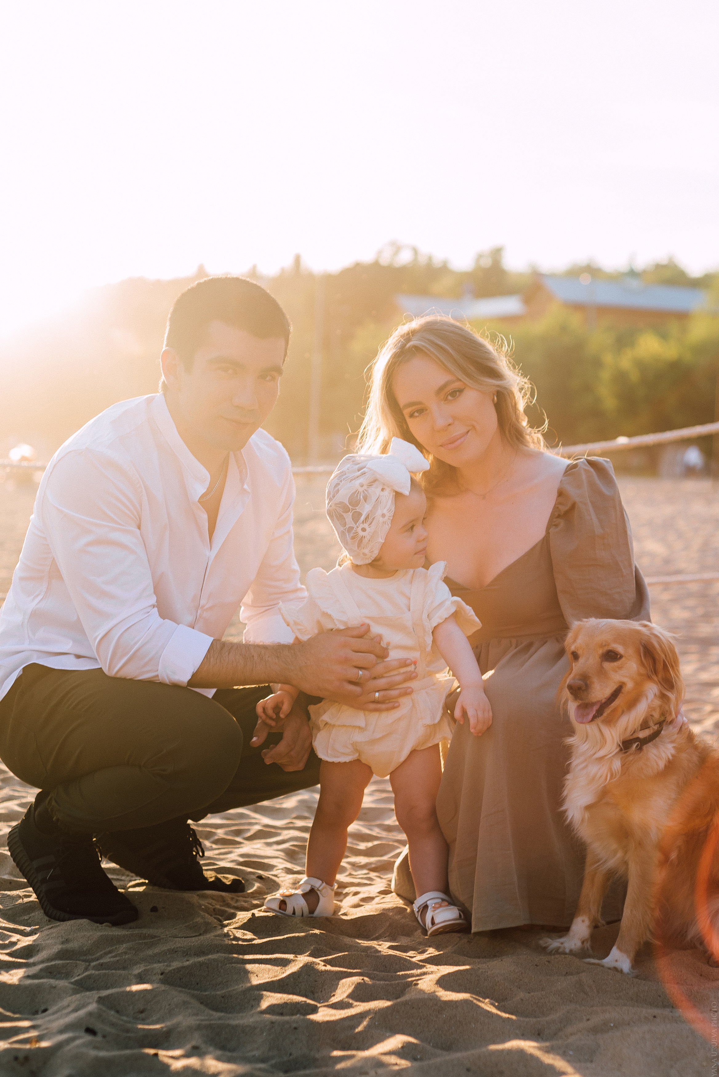 Семейная фотосессия с маленьким ребенком на пляже