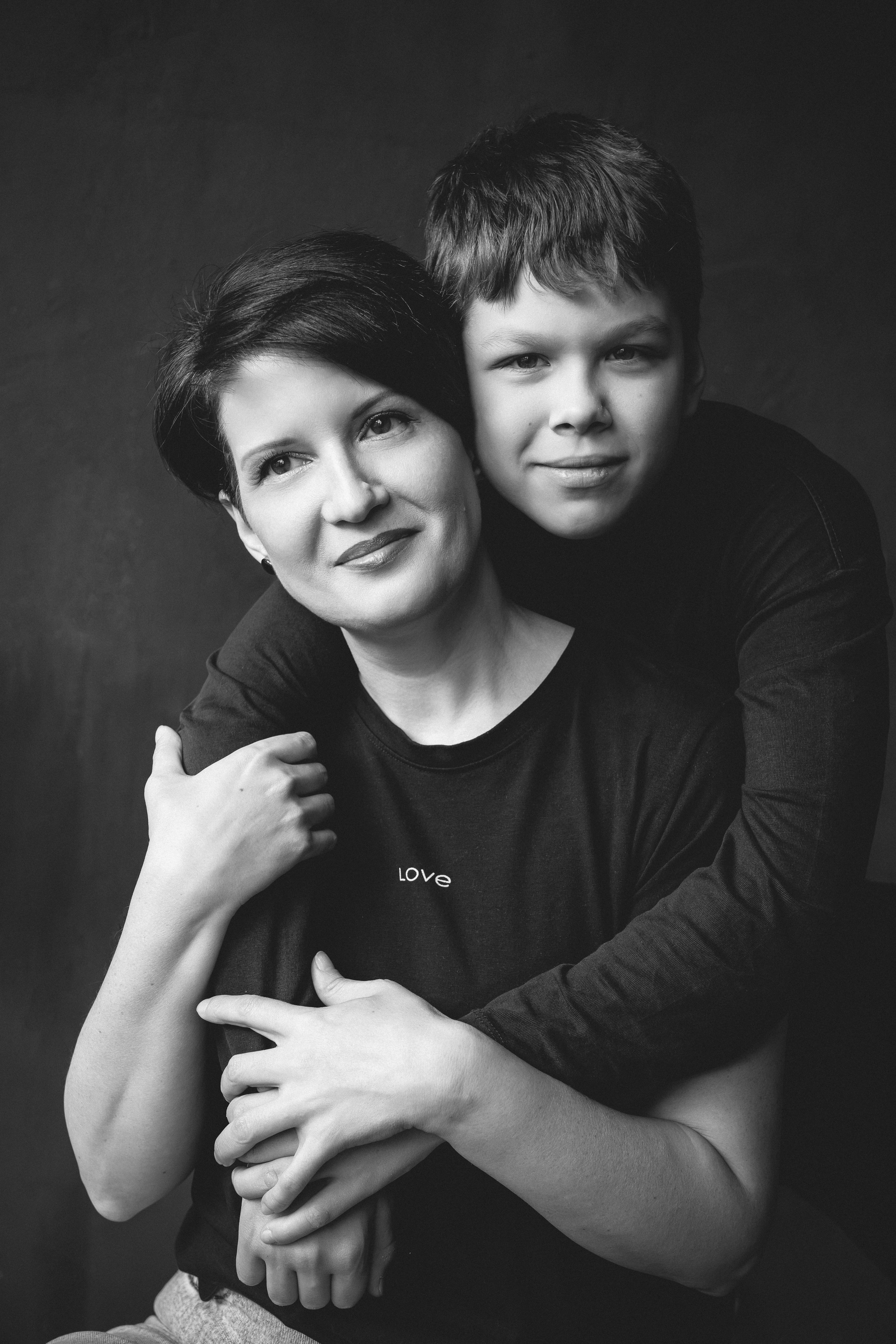 Женя с сыновьями — минимализм в лофте. Фотограф и видеограф в Тюмени Анна Жагорина, ваши фото еще не отдавали так быстро!