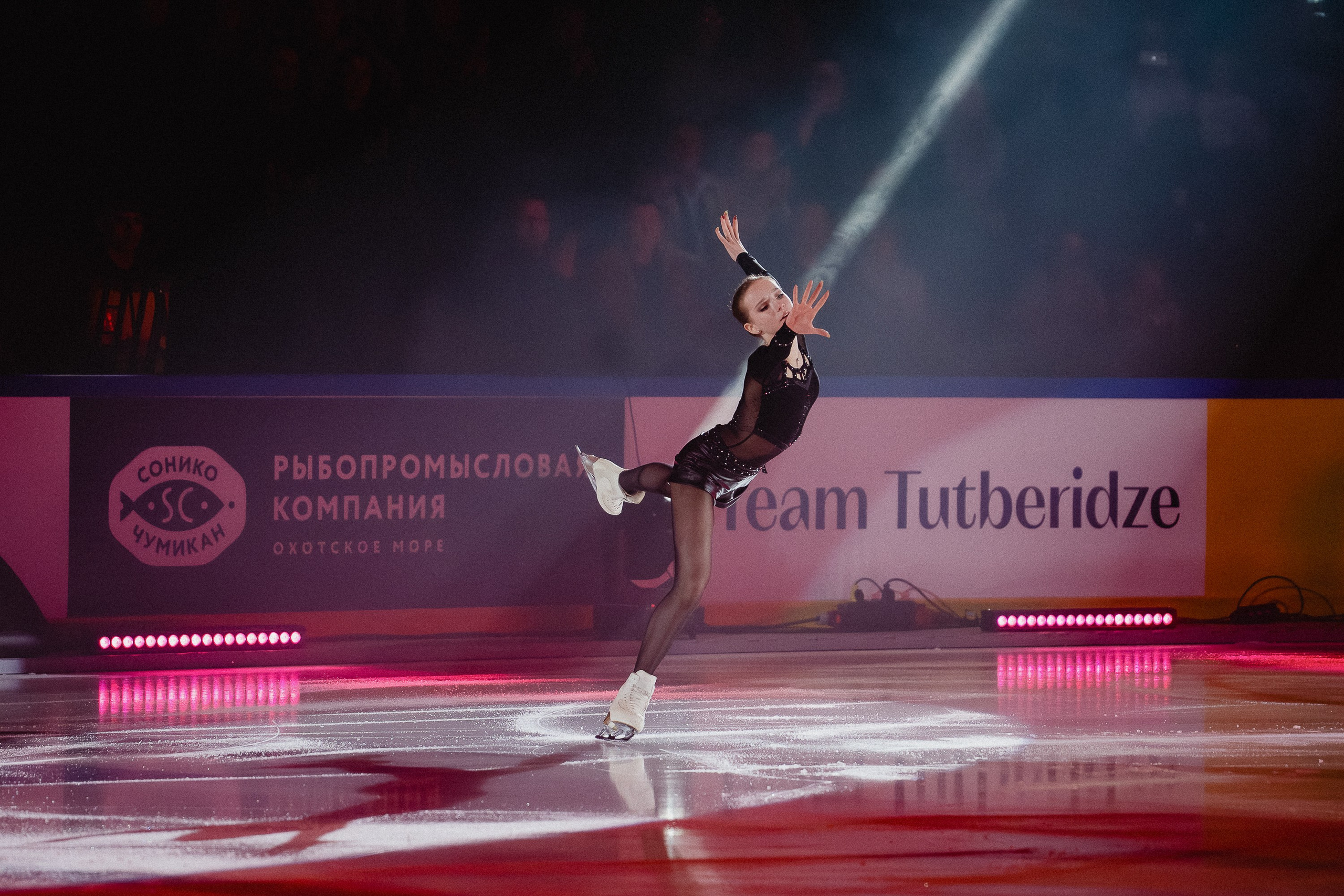 Шоу Этери Тутберидзе в Новосибирске. Воробьева Ксения — Спортивный и танцевальный фотограф Новосибирск