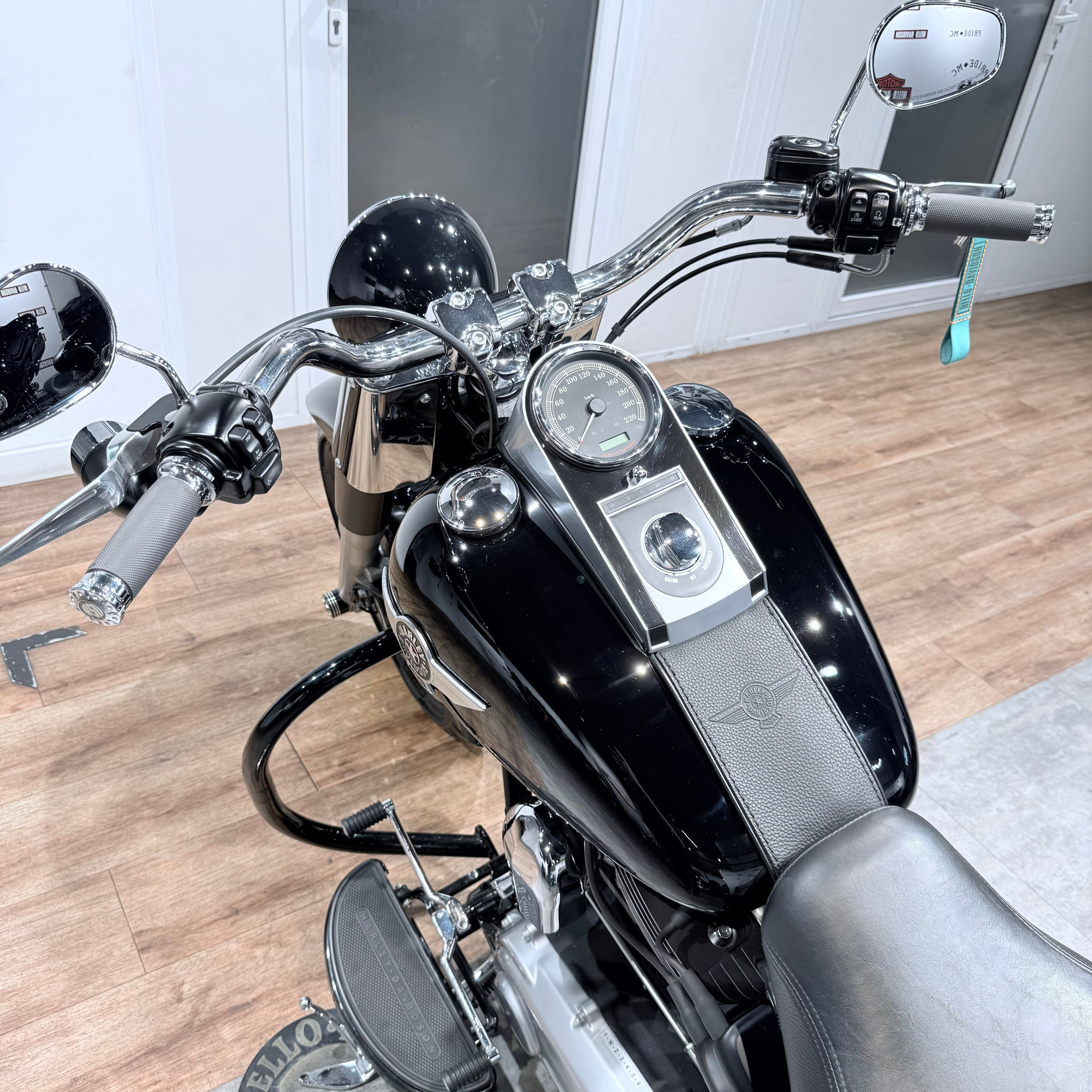 2012 Fat Boy АВS Вlаck Edition. Hello Davidson, Москва. Только хорошие мотоциклы…
