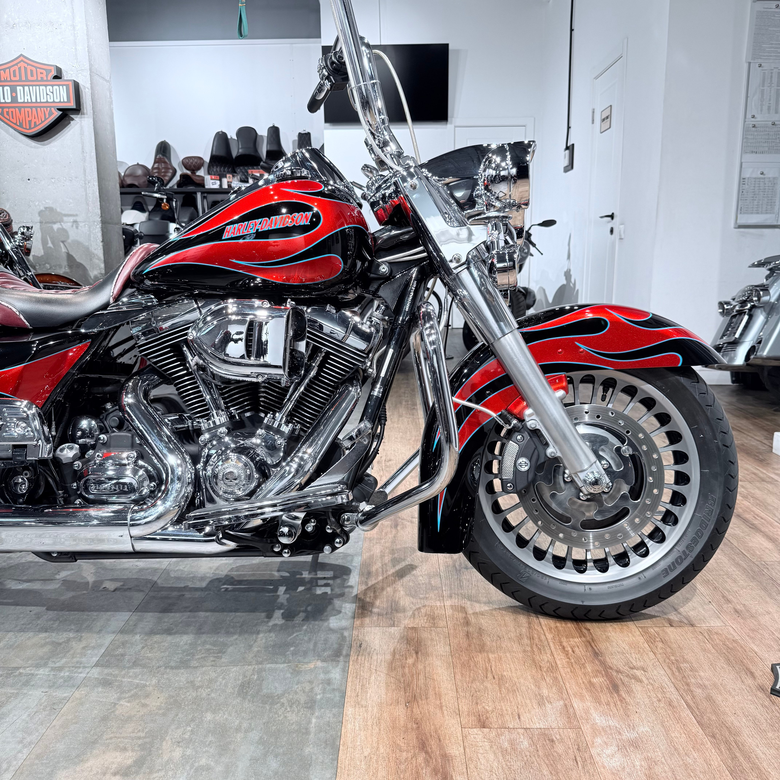 2009 Road King АВS Вlаck Orangе Flаmes. Hello Davidson, Москва. Только хорошие мотоциклы…