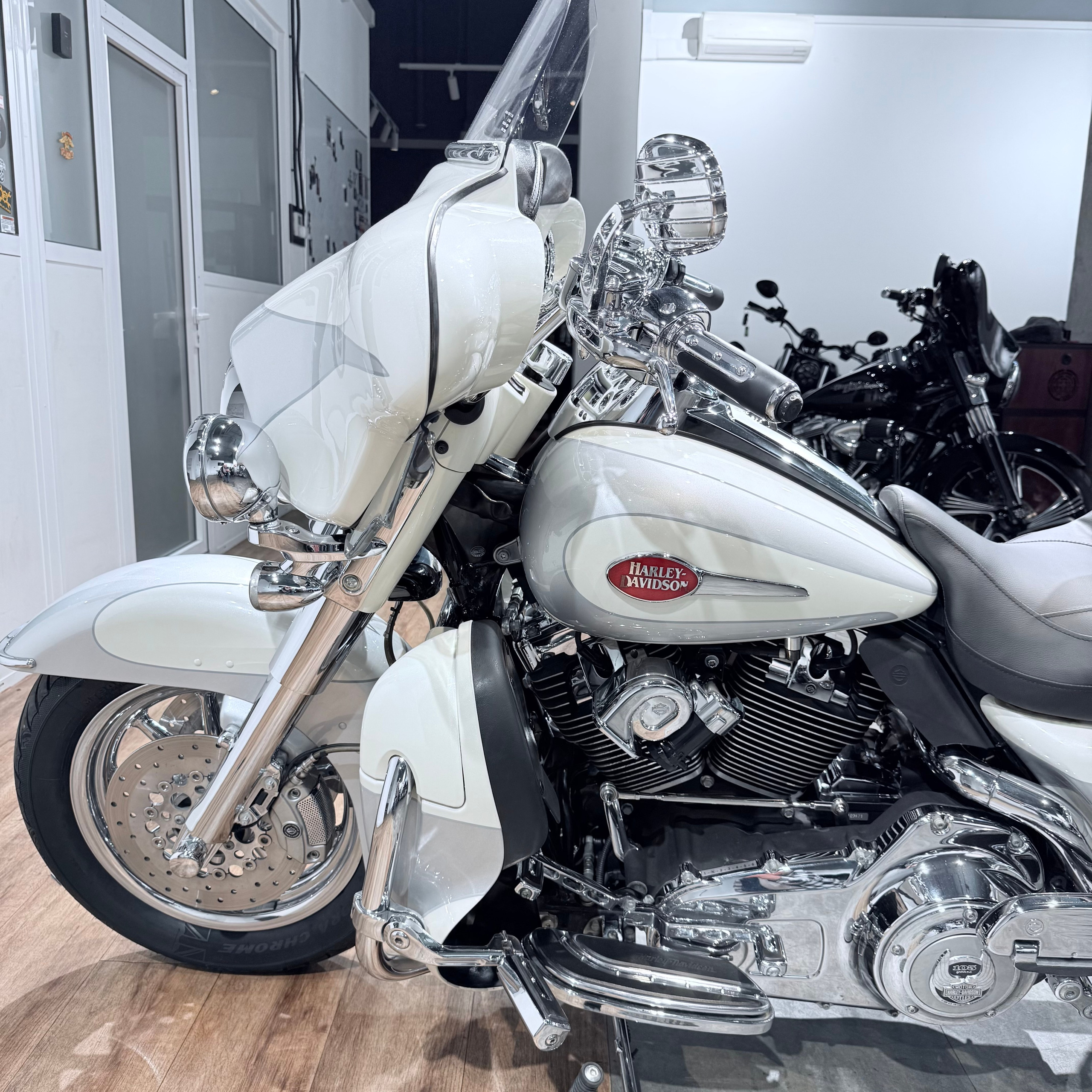 2008 СVО Еlесtrа Glide АВS Snоw Frost. Hello Davidson, Москва. Только хорошие мотоциклы…