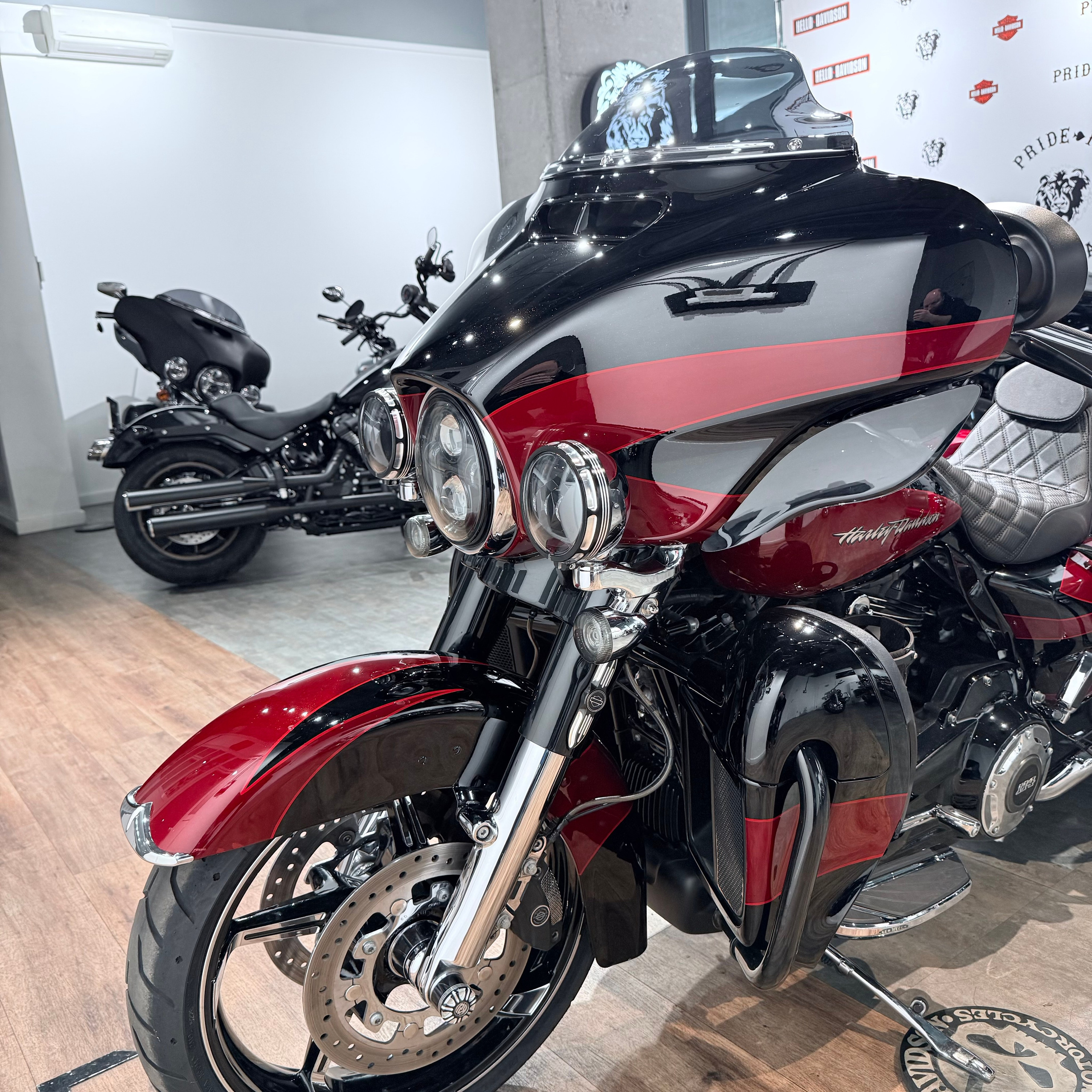 2017 CVO 114 Street Glidе Sресial Starfire Вlаck Atоmiс Rеd. Hello Davidson, Москва. Только хорошие мотоциклы…