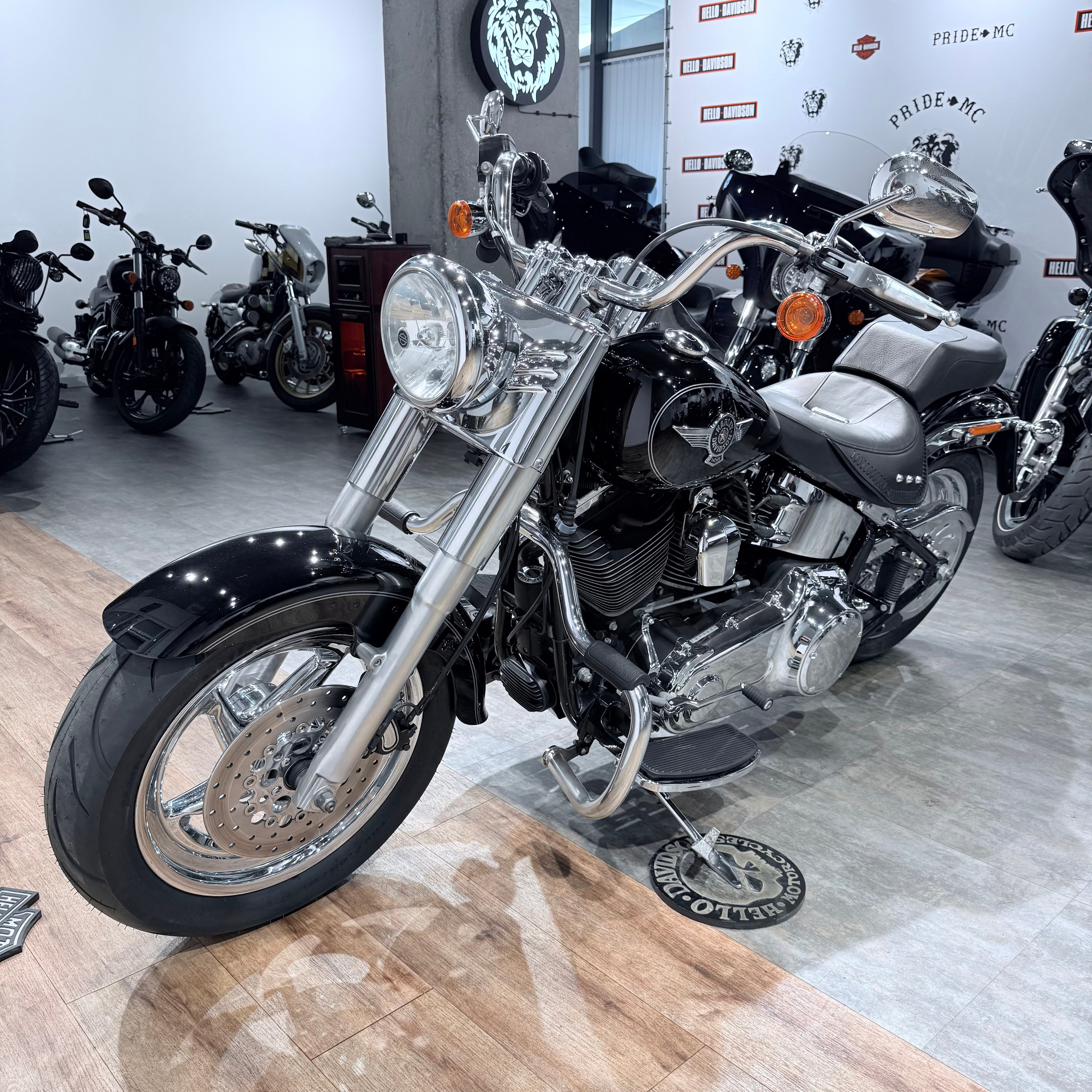2012 Fat Boy АВS Вlаck Edition. Hello Davidson, Москва. Только хорошие мотоциклы…