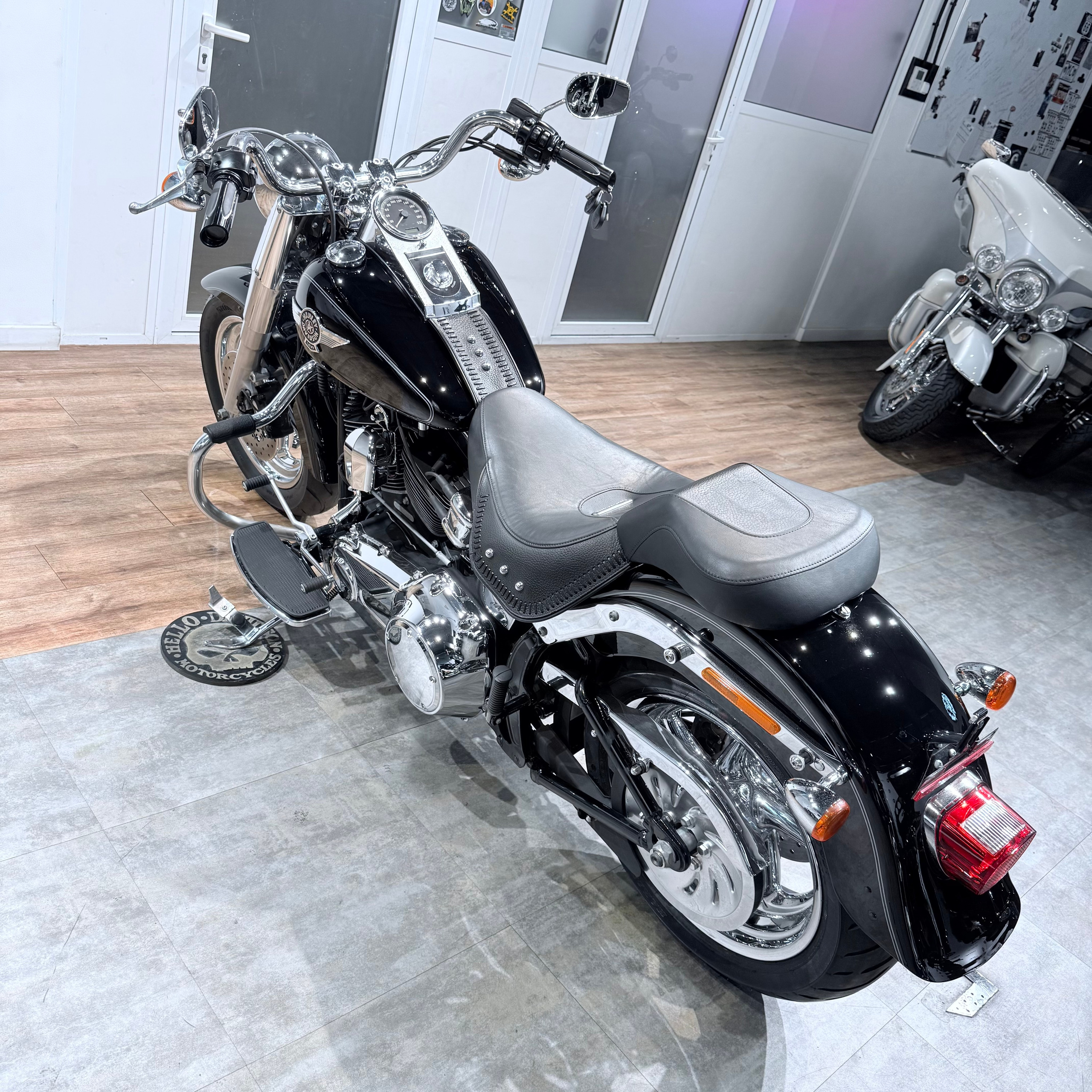 2012 Fat Boy АВS Вlаck Edition. Hello Davidson, Москва. Только хорошие мотоциклы…