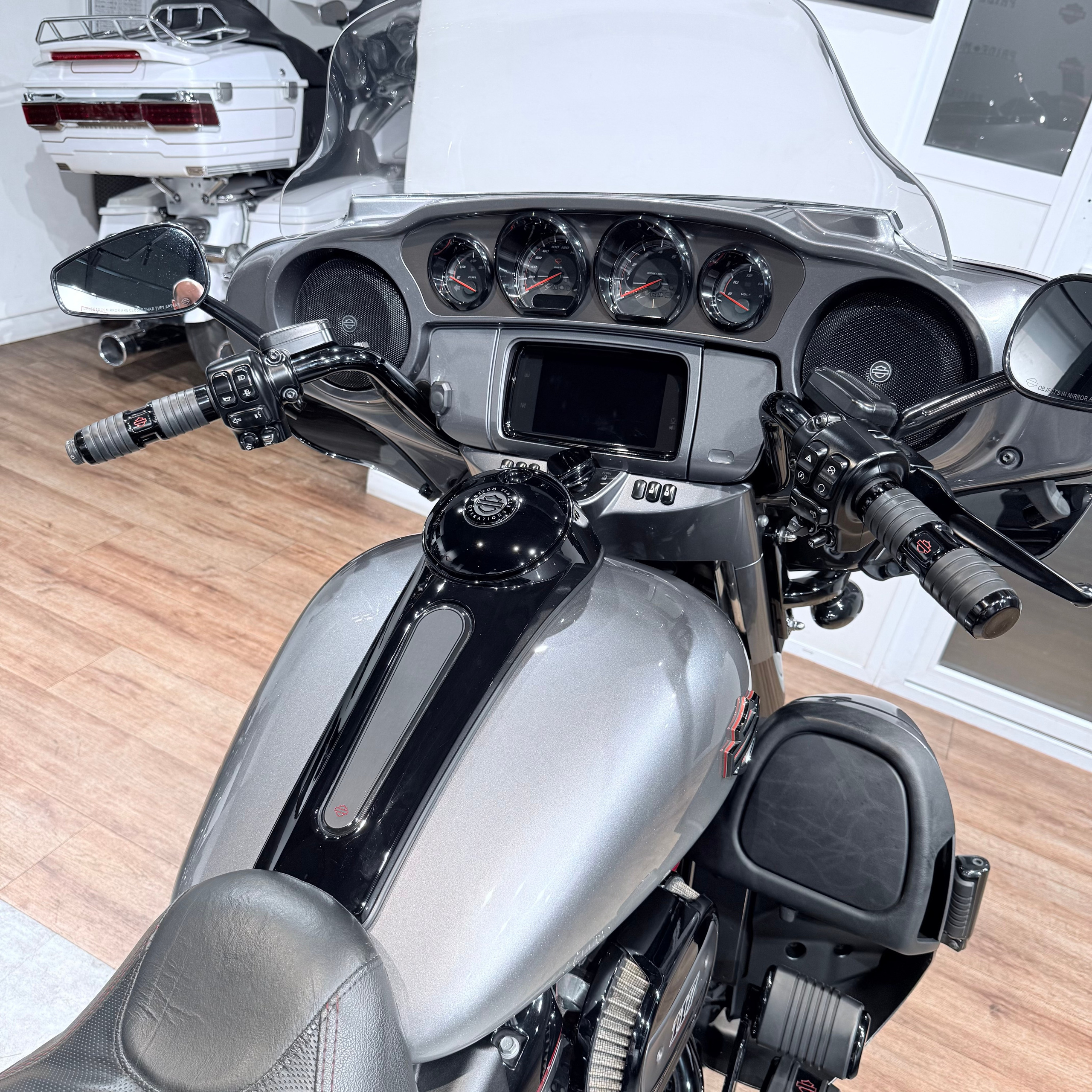 СVО Еlесtrа Glide Limited 117 Маgic Gray Fаde. Hello Davidson, Москва. Только хорошие мотоциклы…