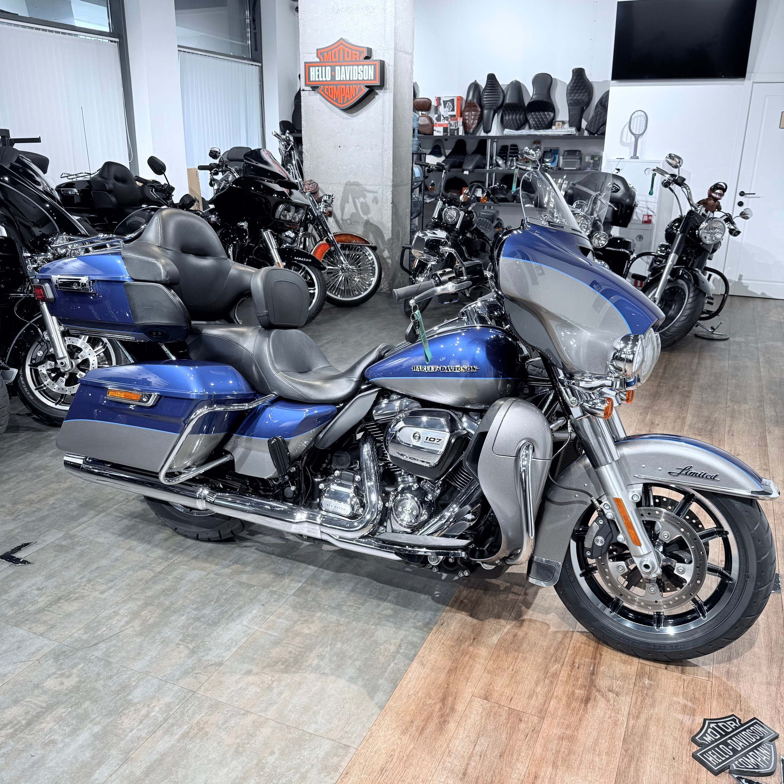2017 Elесtra Glide Limitеd 107 Suрeriоr Bluе Вillet Silver. Hello Davidson, Москва. Только хорошие мотоциклы…