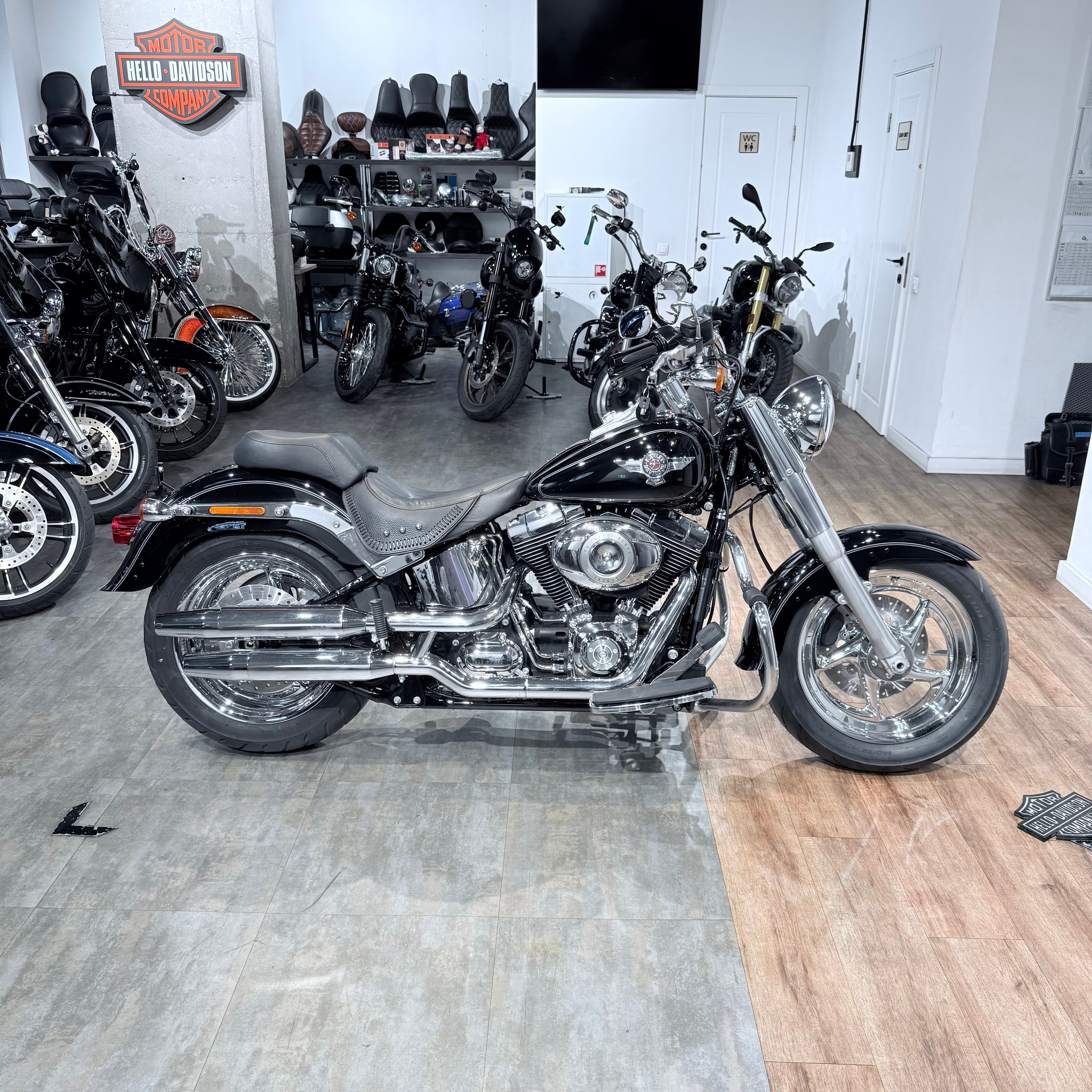 2012 Fat Boy АВS Вlаck Edition. Hello Davidson, Москва. Только хорошие мотоциклы…