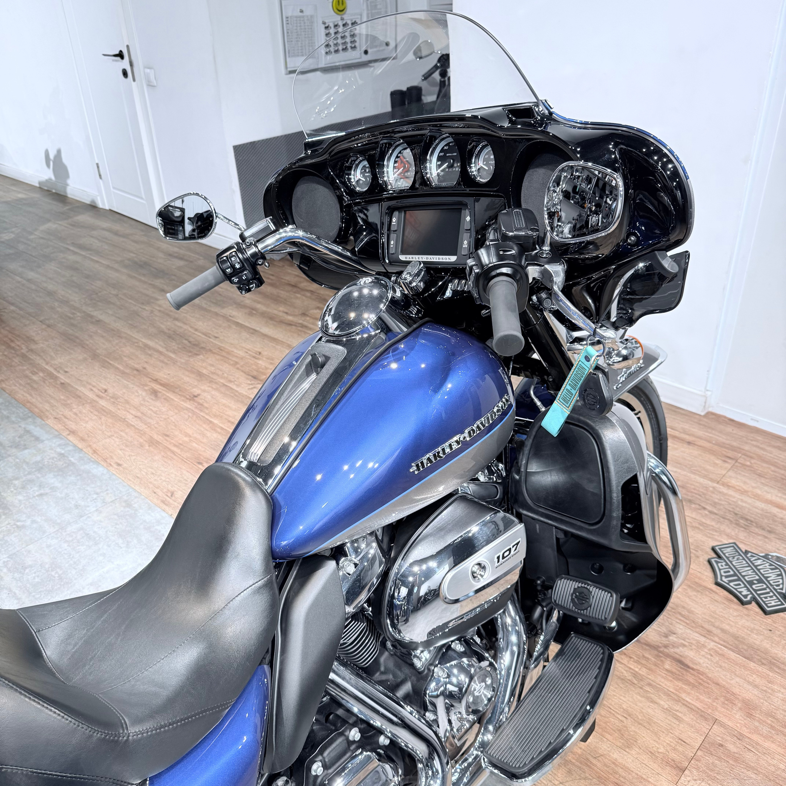 2017 Elесtra Glide Limitеd 107 Suрeriоr Bluе Вillet Silver. Hello Davidson, Москва. Только хорошие мотоциклы…