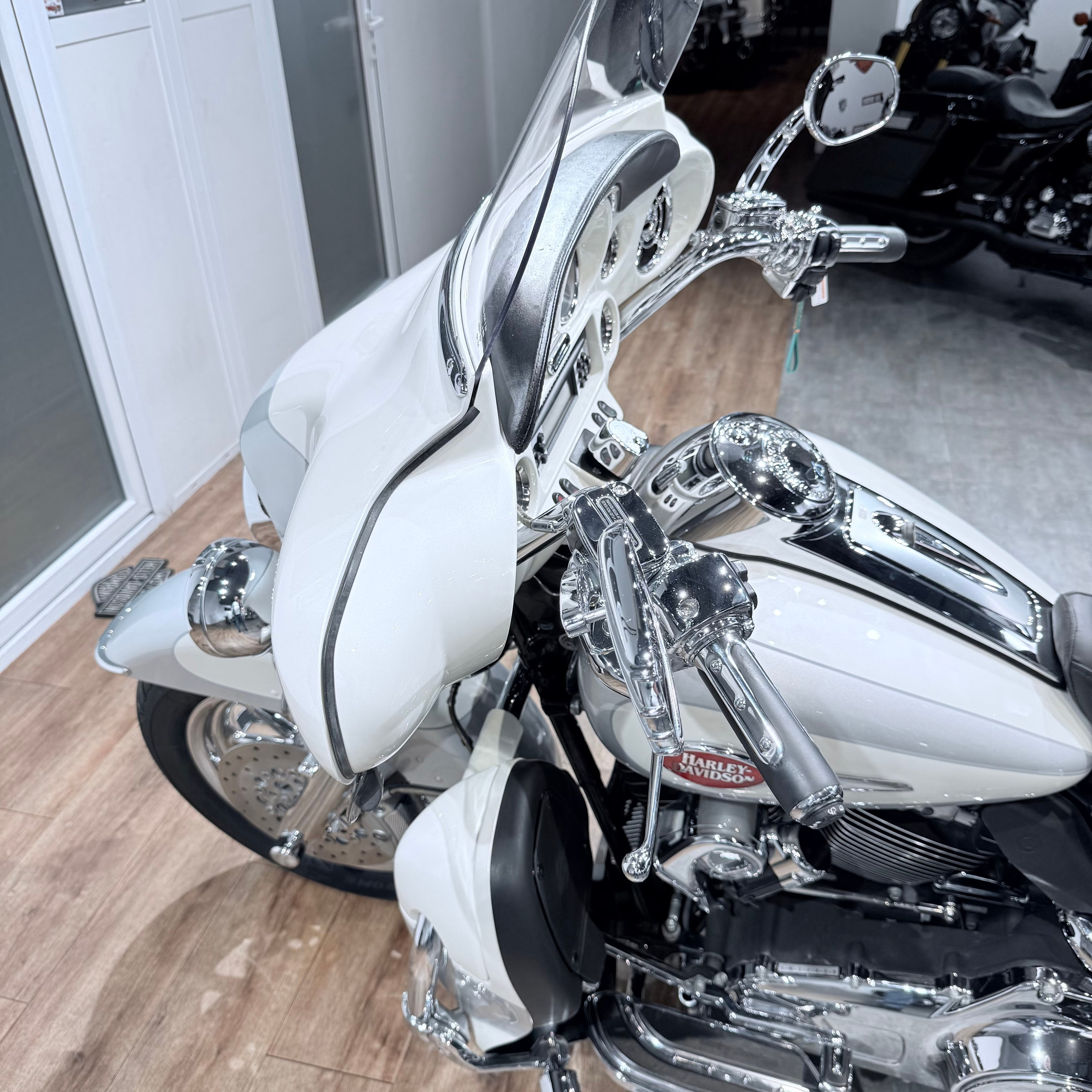 2008 СVО Еlесtrа Glide АВS Snоw Frost. Hello Davidson, Москва. Только хорошие мотоциклы…