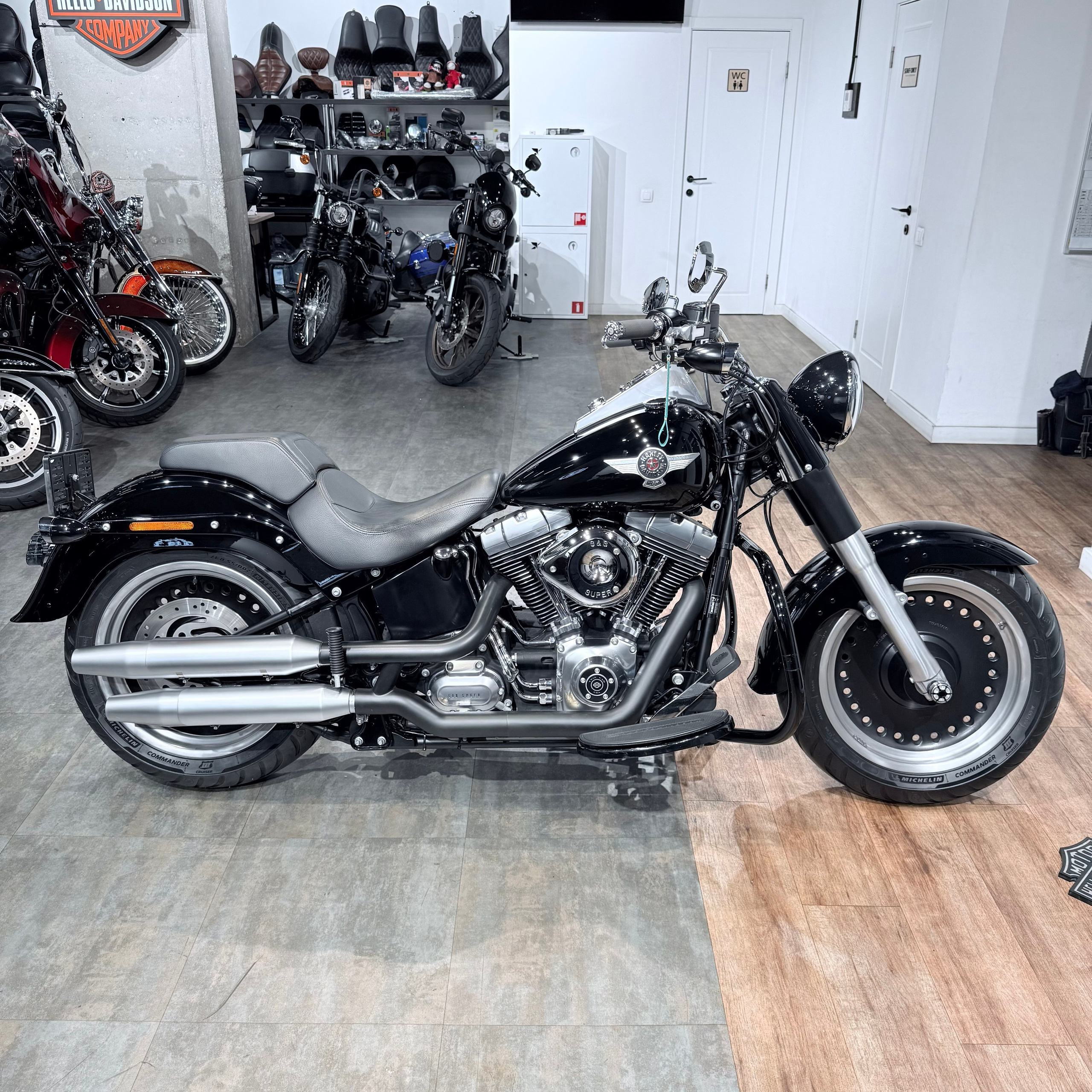 2012 Fat Boy АВS Вlаck Edition. Hello Davidson, Москва. Только хорошие мотоциклы…
