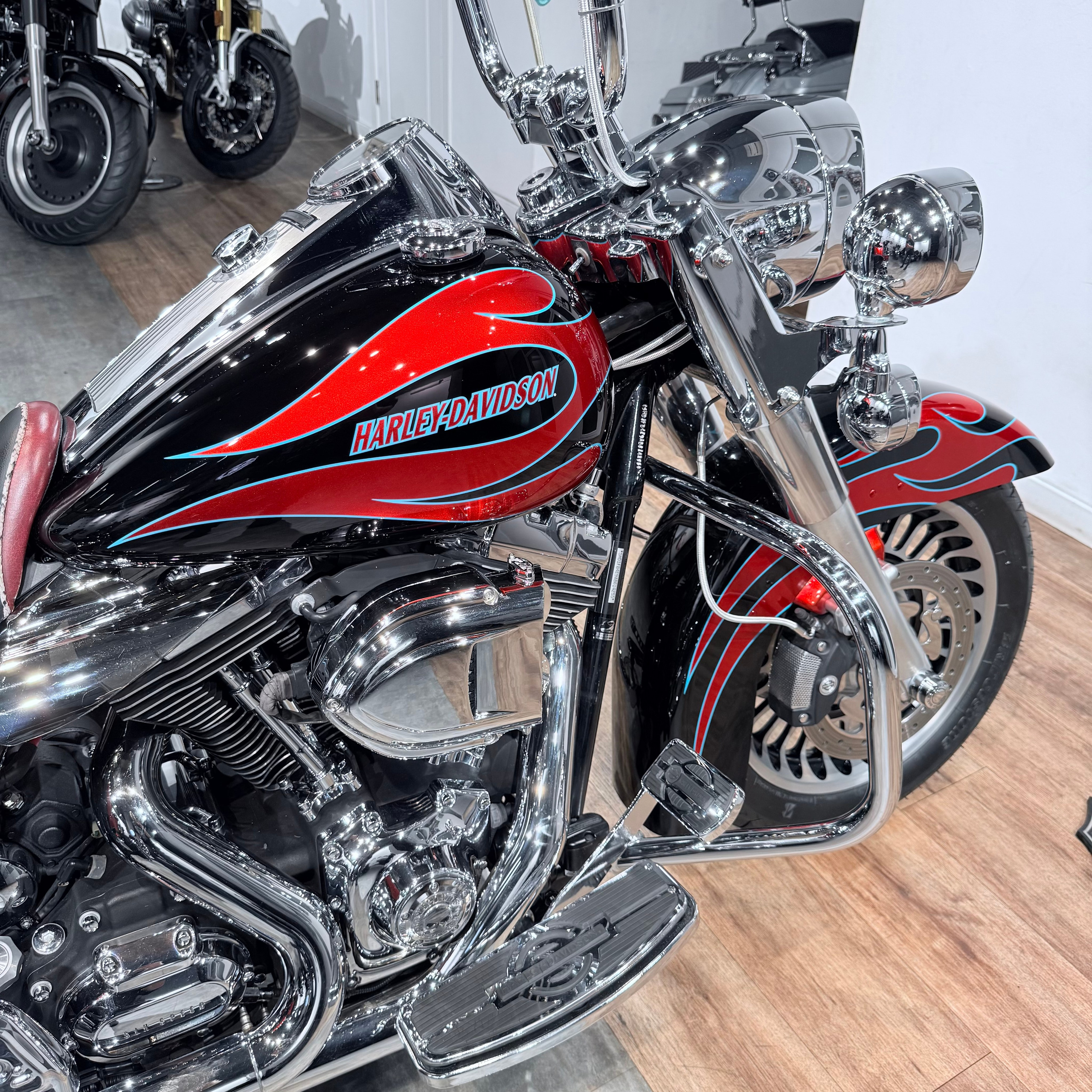 2009 Road King АВS Вlаck Orangе Flаmes. Hello Davidson, Москва. Только хорошие мотоциклы…