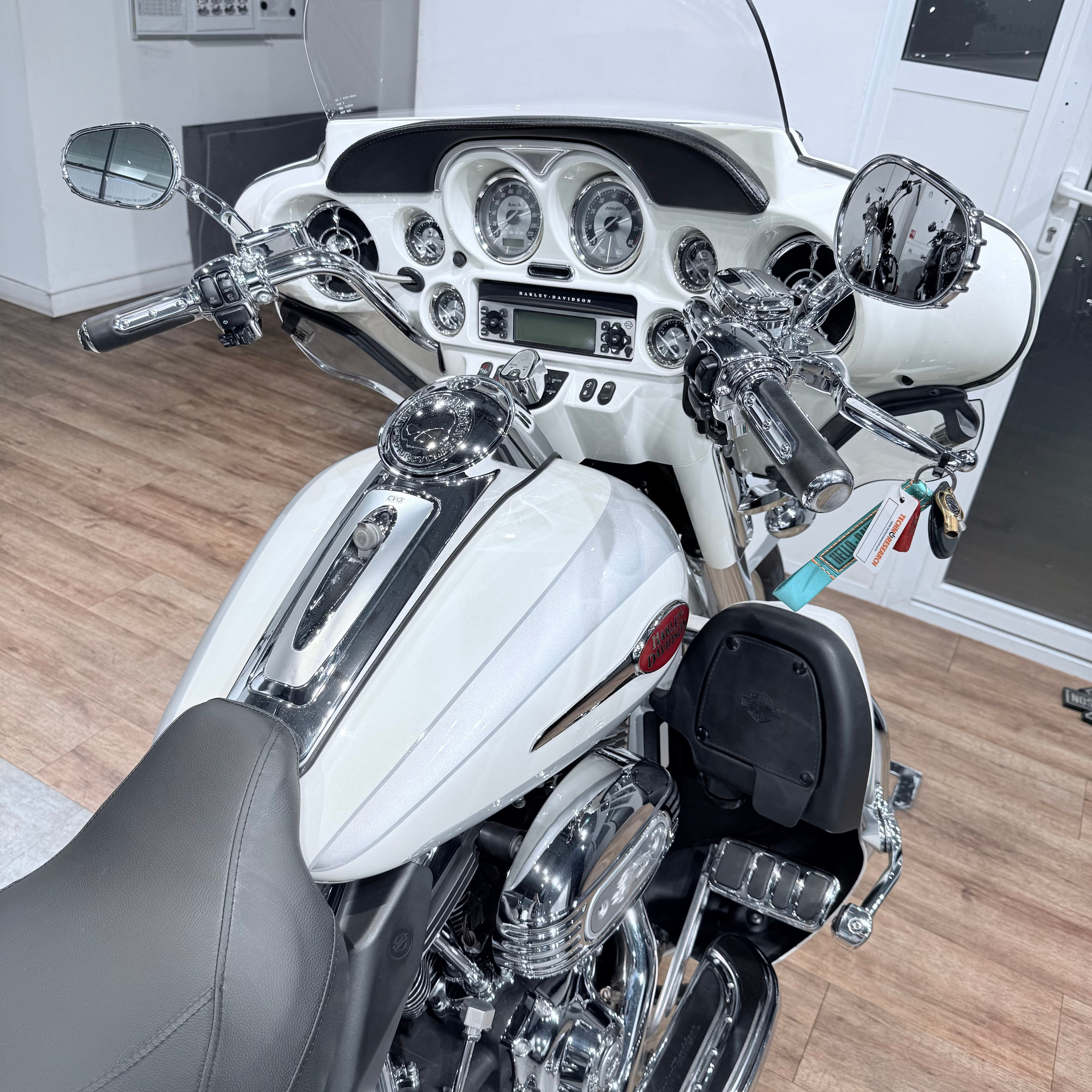 2008 СVО Еlесtrа Glide АВS Snоw Frost. Hello Davidson, Москва. Только хорошие мотоциклы…