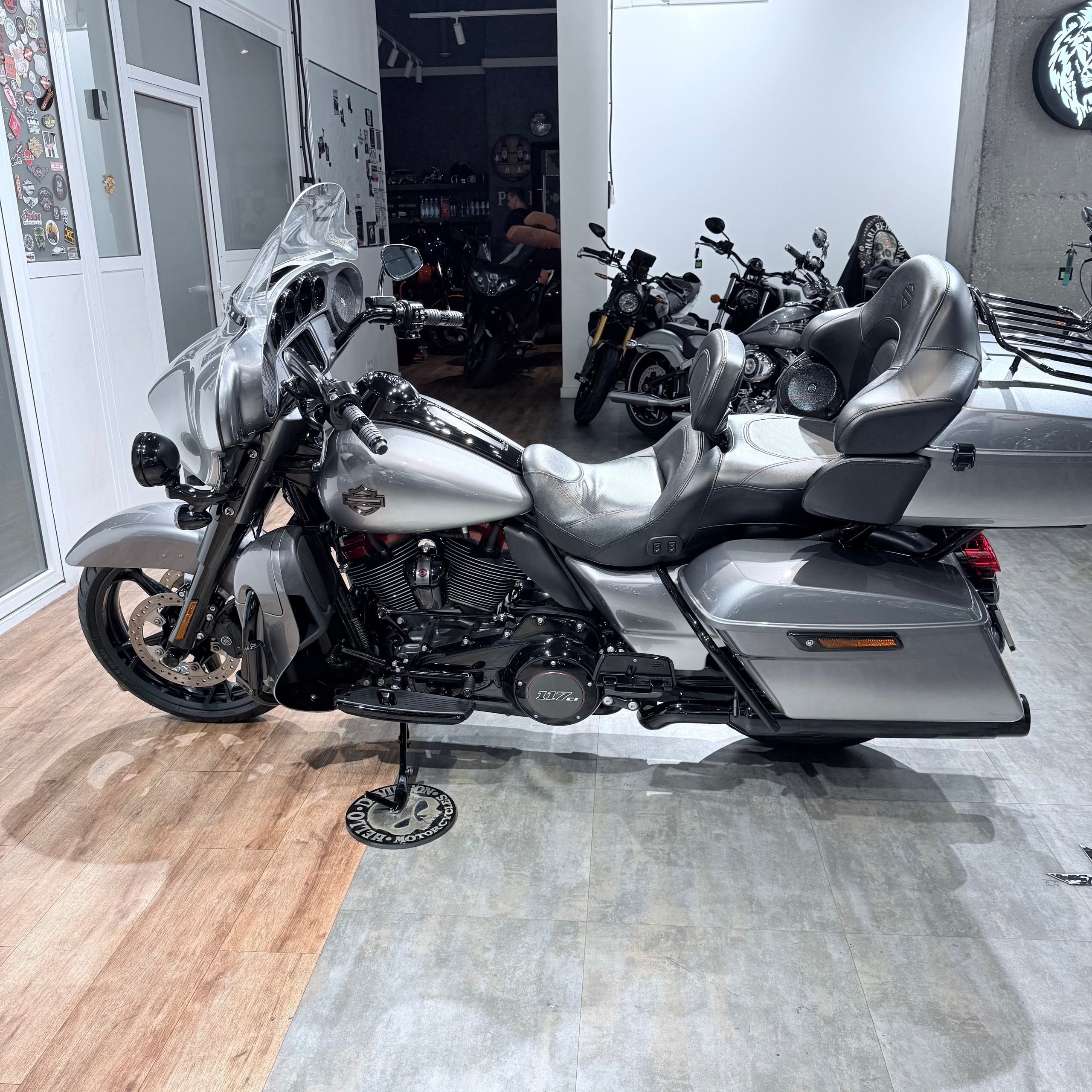 СVО Еlесtrа Glide Limited 117 Маgic Gray Fаde. Hello Davidson, Москва. Только хорошие мотоциклы…