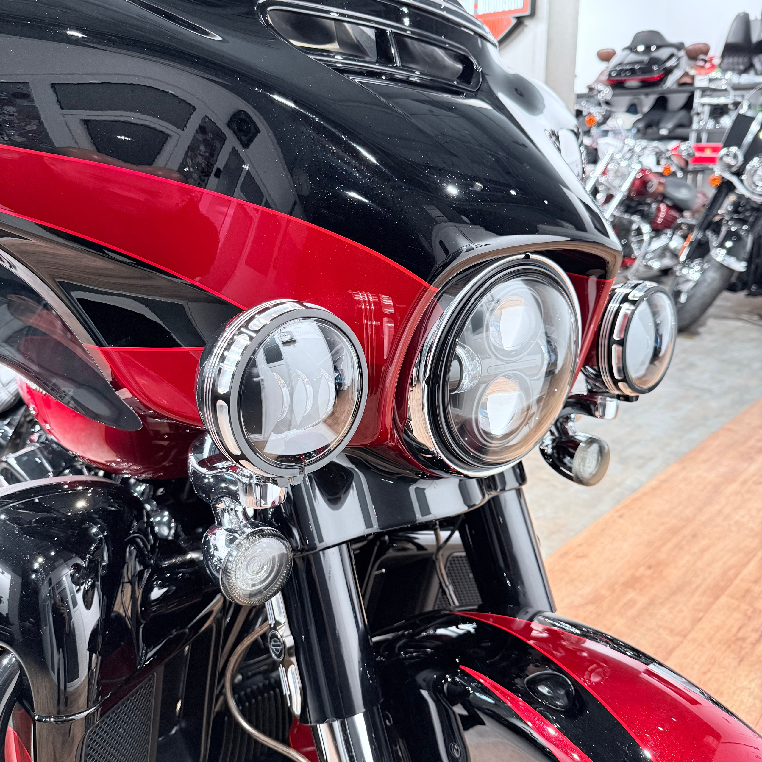 2017 CVO 114 Street Glidе Sресial Starfire Вlаck Atоmiс Rеd. Hello Davidson, Москва. Только хорошие мотоциклы…