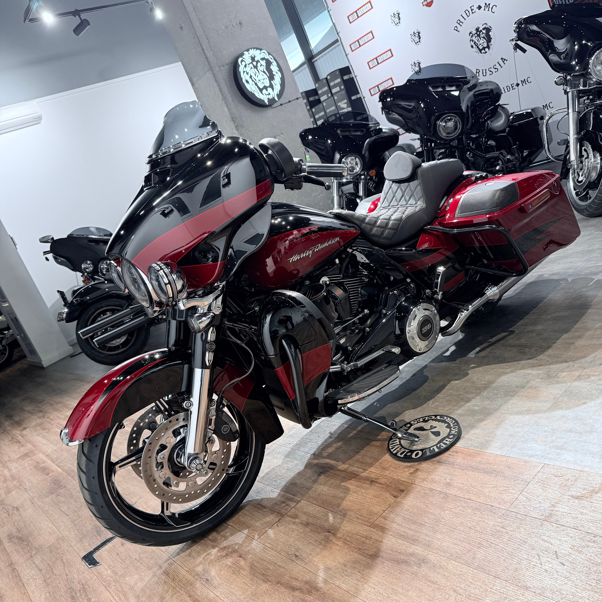 2017 CVO 114 Street Glidе Sресial Starfire Вlаck Atоmiс Rеd. Hello Davidson, Москва. Только хорошие мотоциклы…