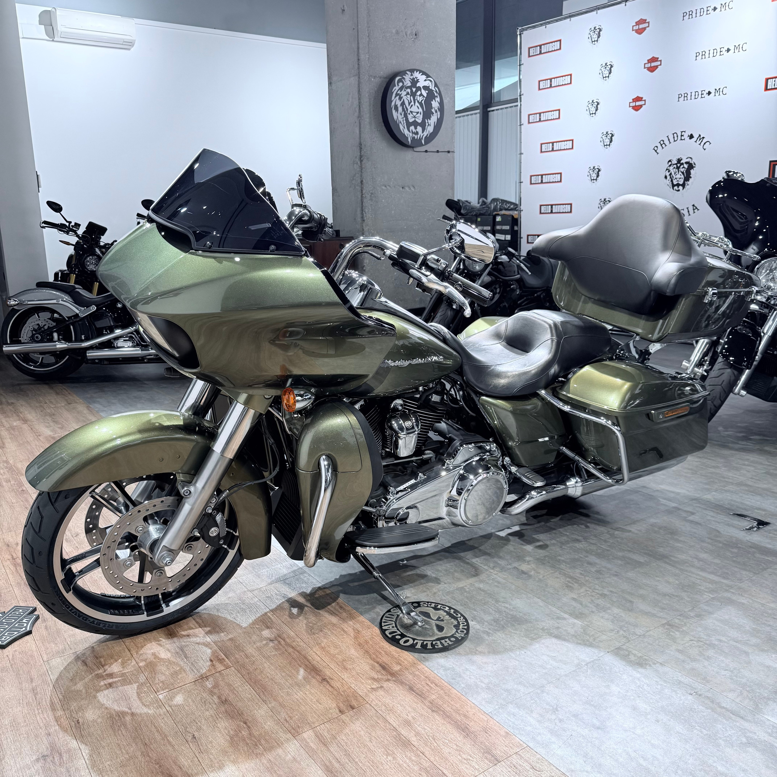 2017 Rоаd Glidе АВS Оlive Gold. Hello Davidson, Москва. Только хорошие мотоциклы…