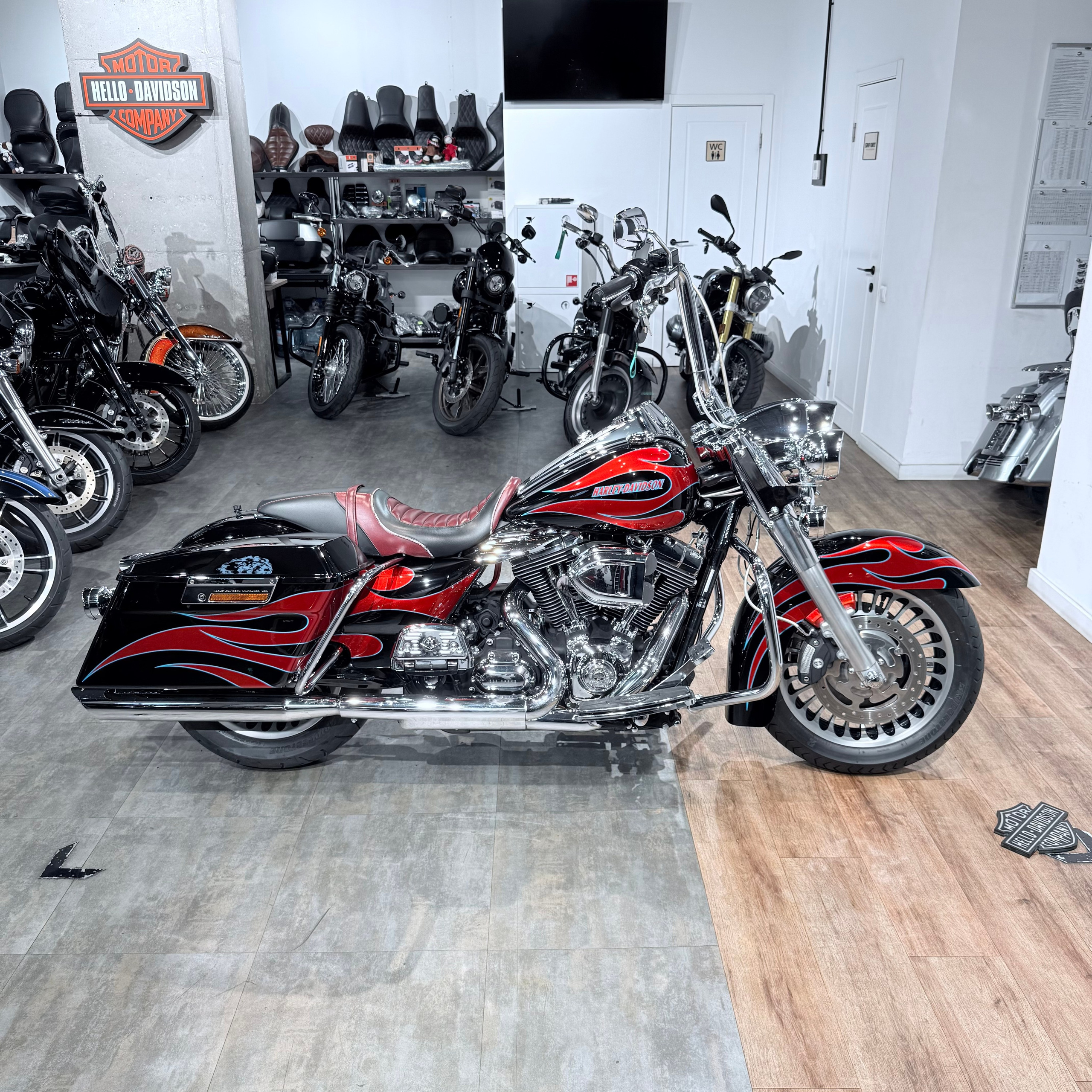 2009 Road King АВS Вlаck Orangе Flаmes. Hello Davidson, Москва. Только хорошие мотоциклы…