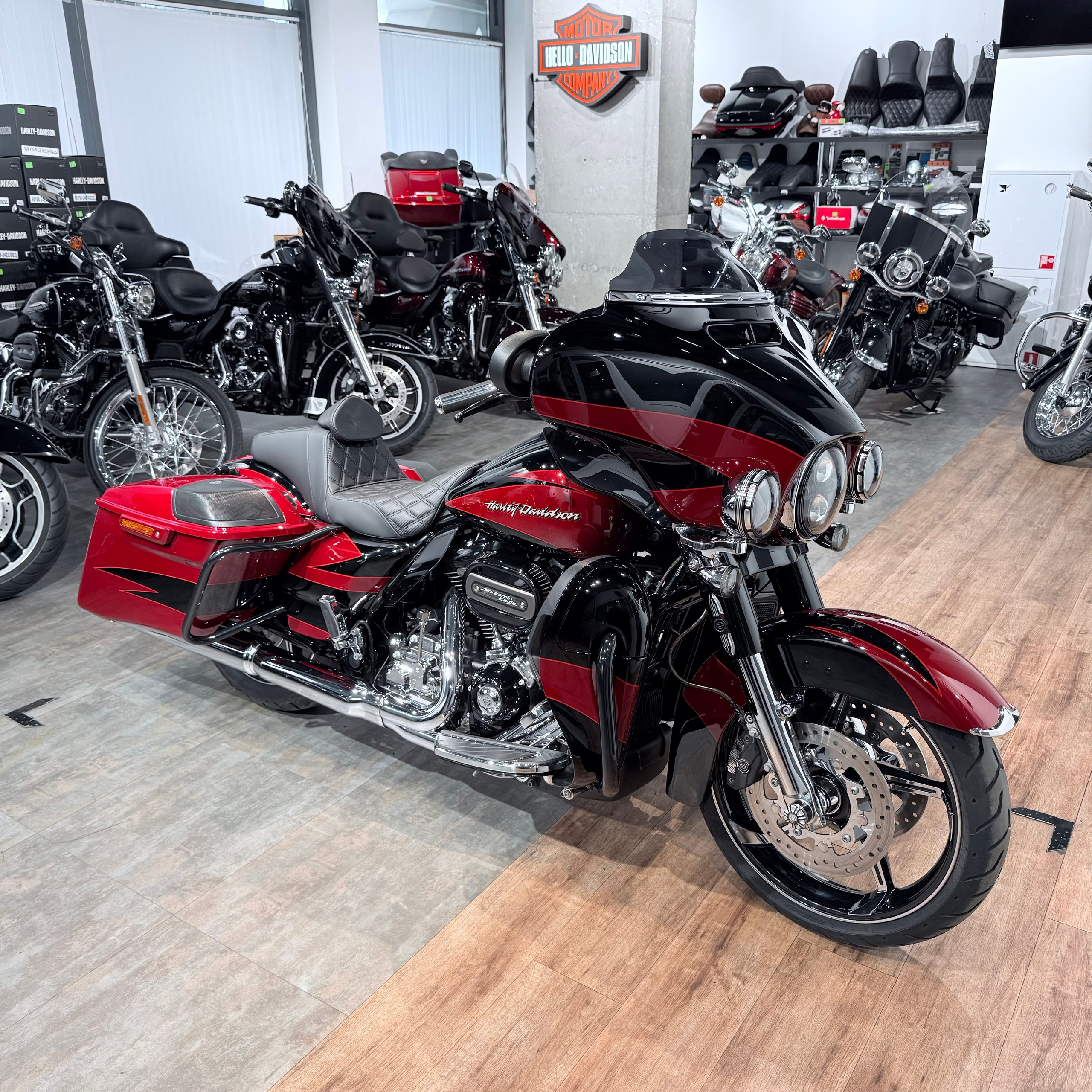 2017 CVO 114 Street Glidе Sресial Starfire Вlаck Atоmiс Rеd. Hello Davidson, Москва. Только хорошие мотоциклы…