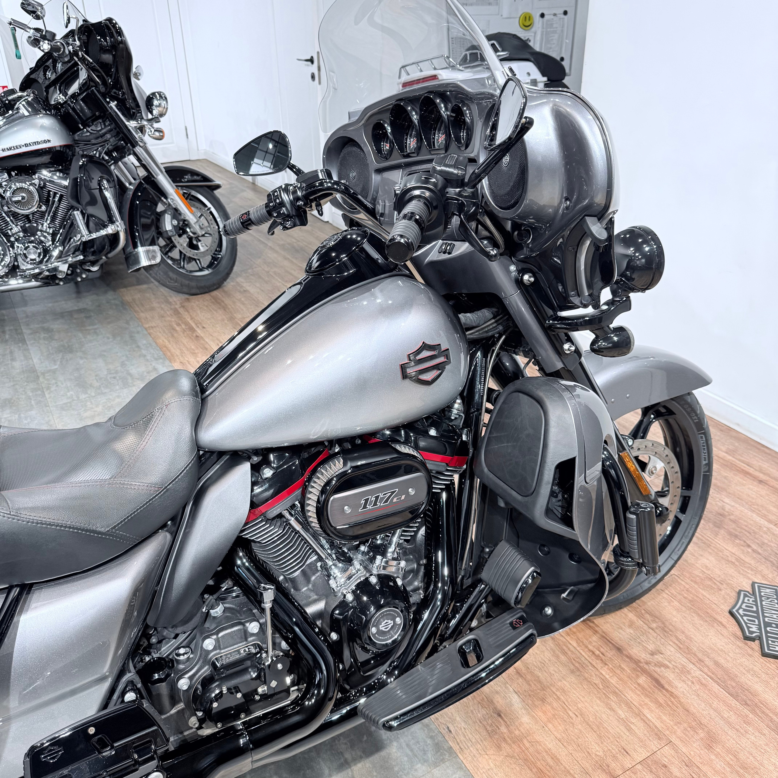 СVО Еlесtrа Glide Limited 117 Маgic Gray Fаde. Hello Davidson, Москва. Только хорошие мотоциклы…