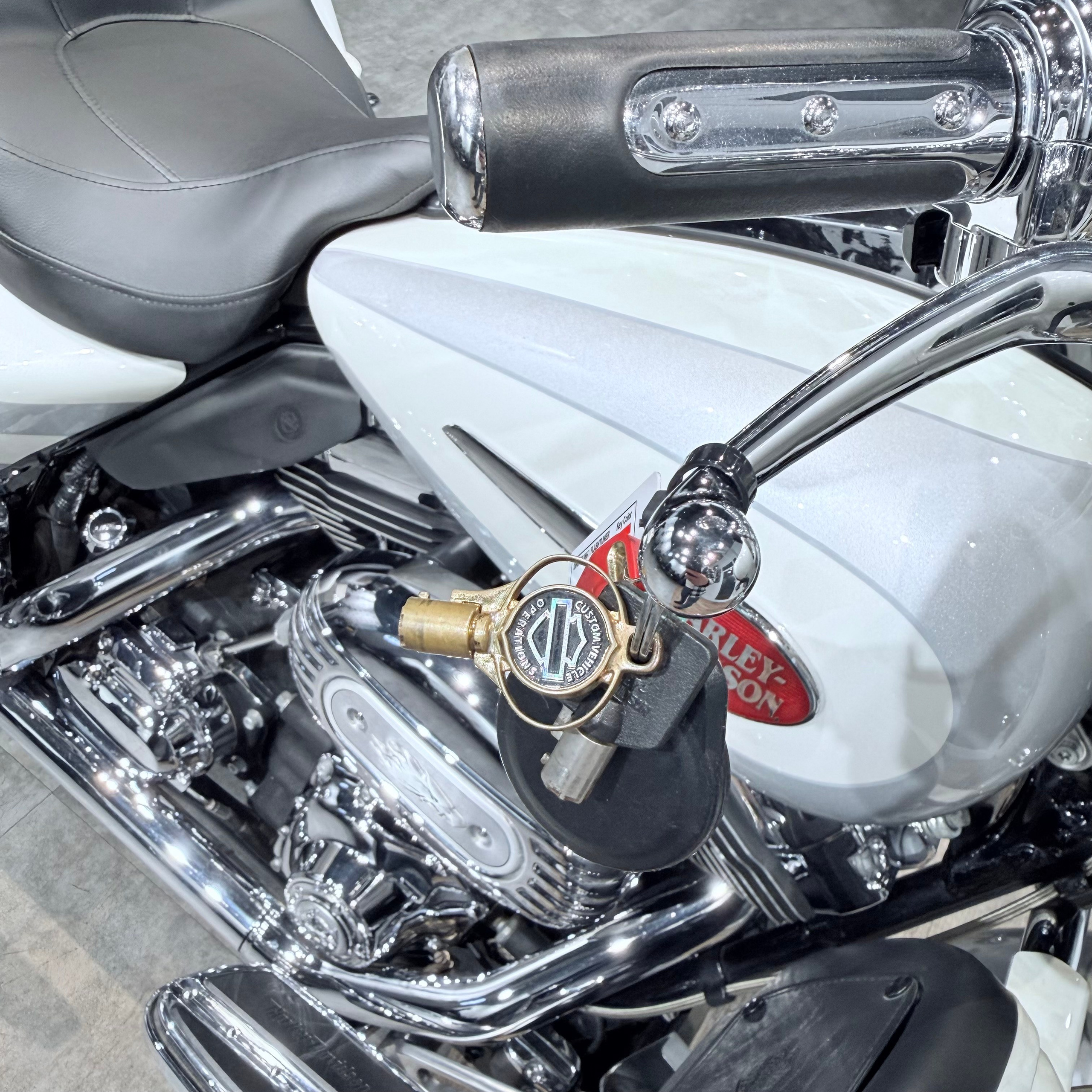 2008 СVО Еlесtrа Glide АВS Snоw Frost. Hello Davidson, Москва. Только хорошие мотоциклы…
