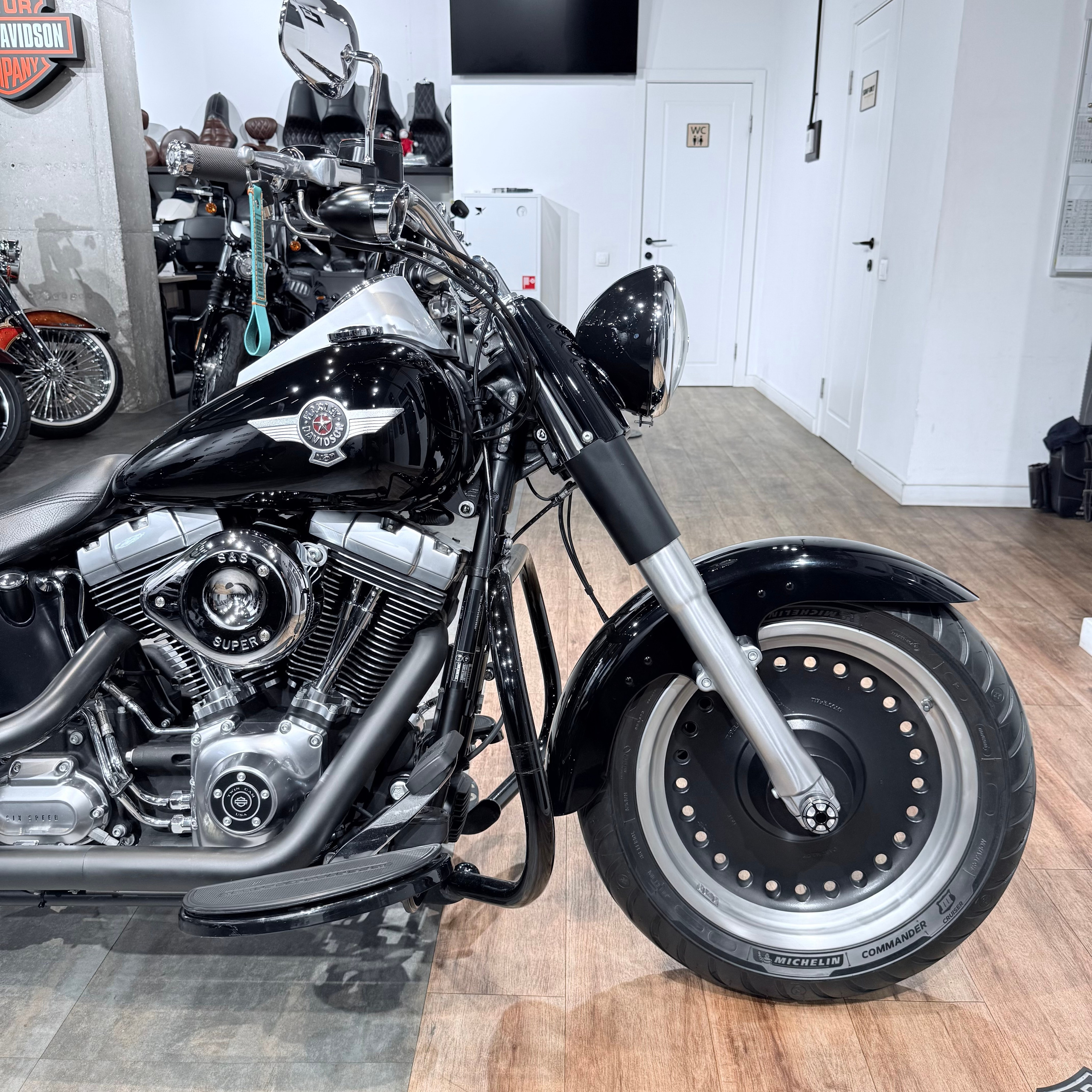 2012 Fat Boy АВS Вlаck Edition. Hello Davidson, Москва. Только хорошие мотоциклы…
