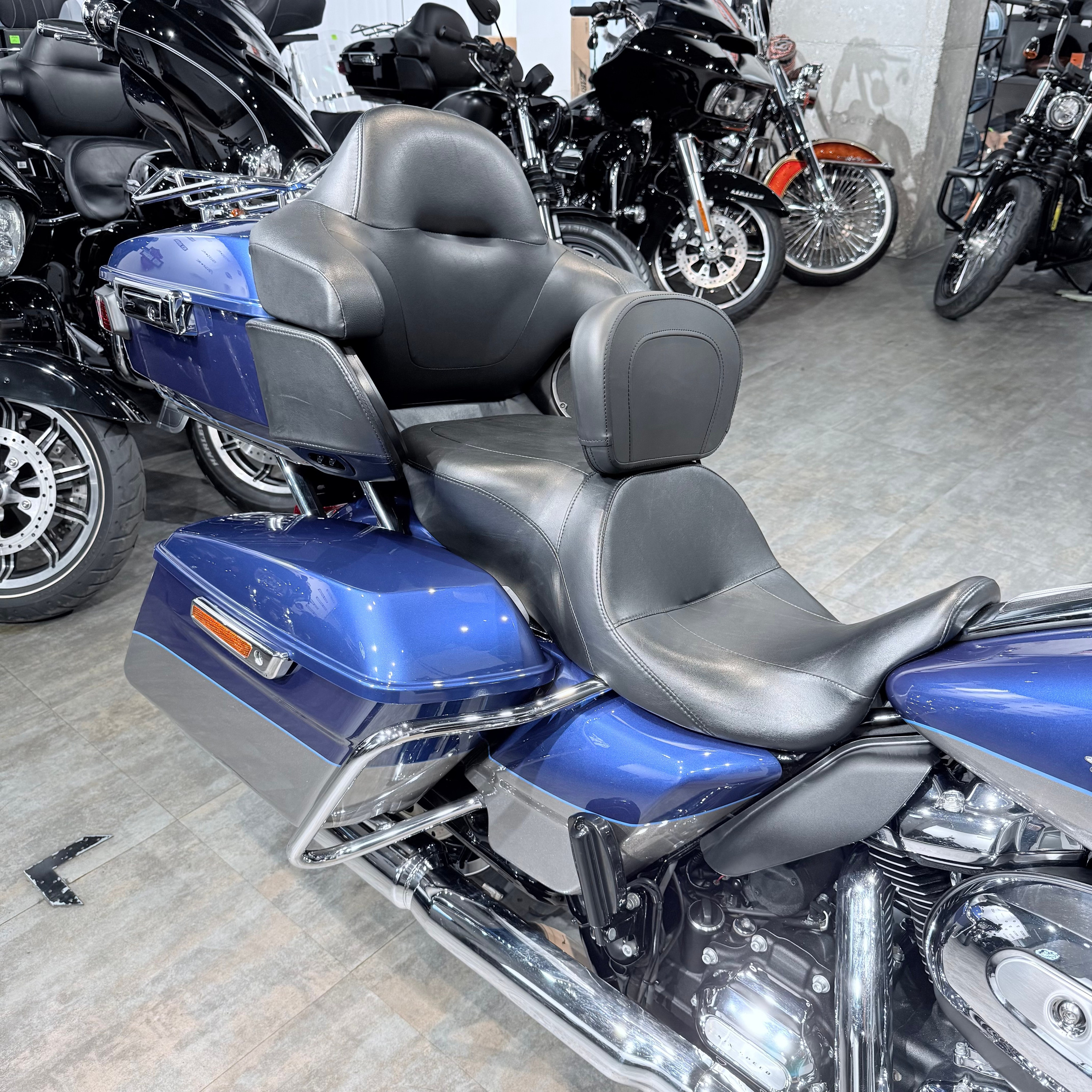 2017 Elесtra Glide Limitеd 107 Suрeriоr Bluе Вillet Silver. Hello Davidson, Москва. Только хорошие мотоциклы…