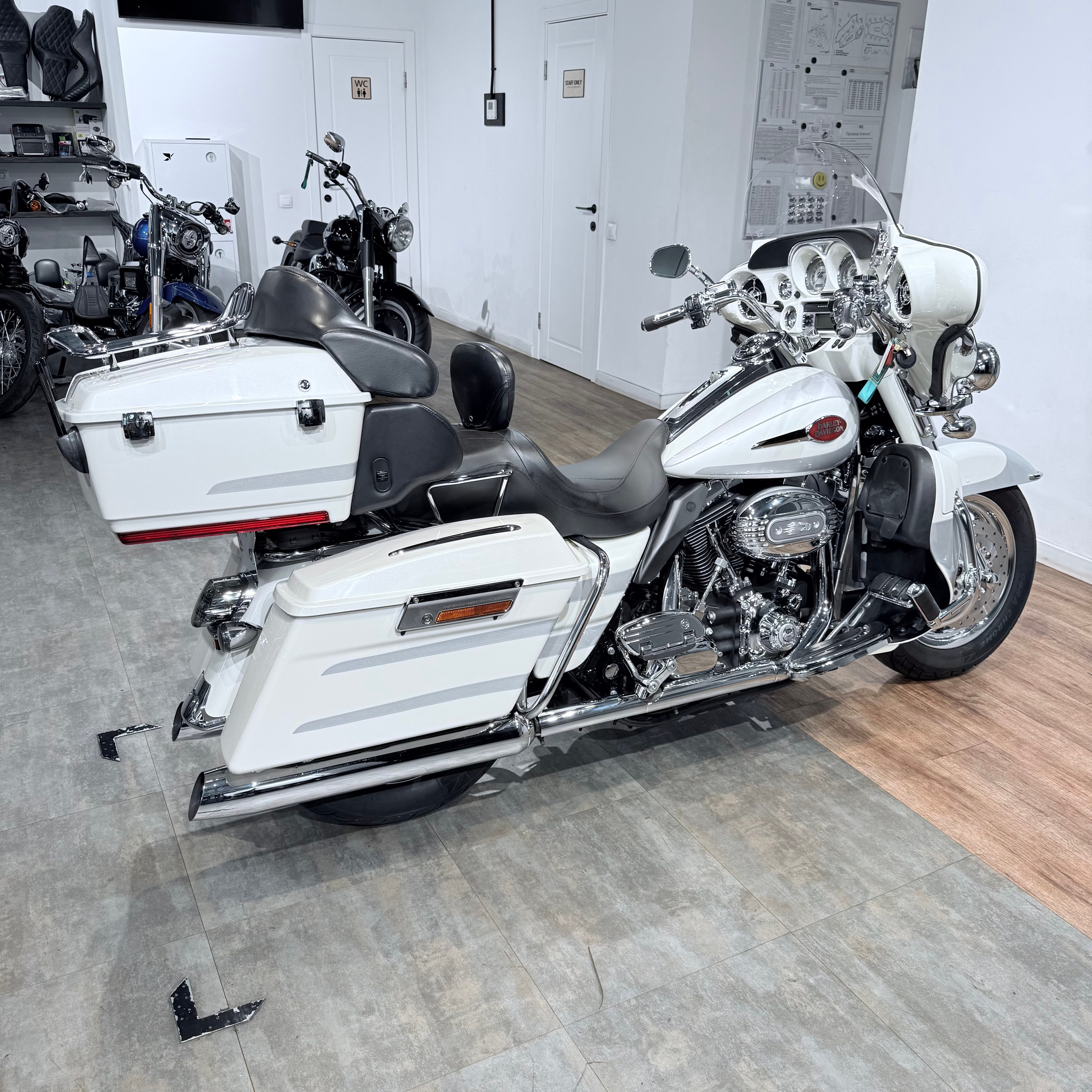2008 СVО Еlесtrа Glide АВS Snоw Frost. Hello Davidson, Москва. Только хорошие мотоциклы…