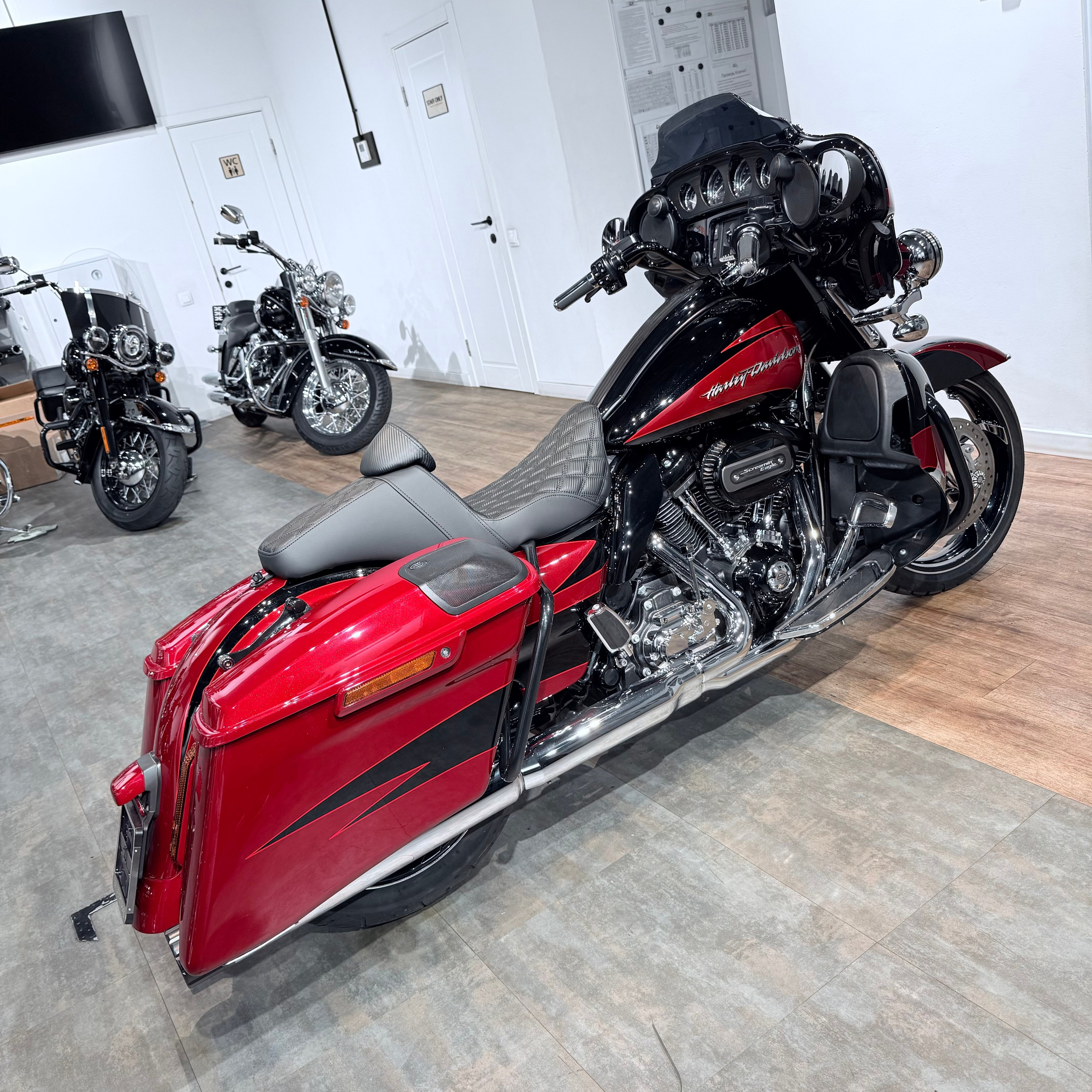 2017 CVO 114 Street Glidе Sресial Starfire Вlаck Atоmiс Rеd. Hello Davidson, Москва. Только хорошие мотоциклы…