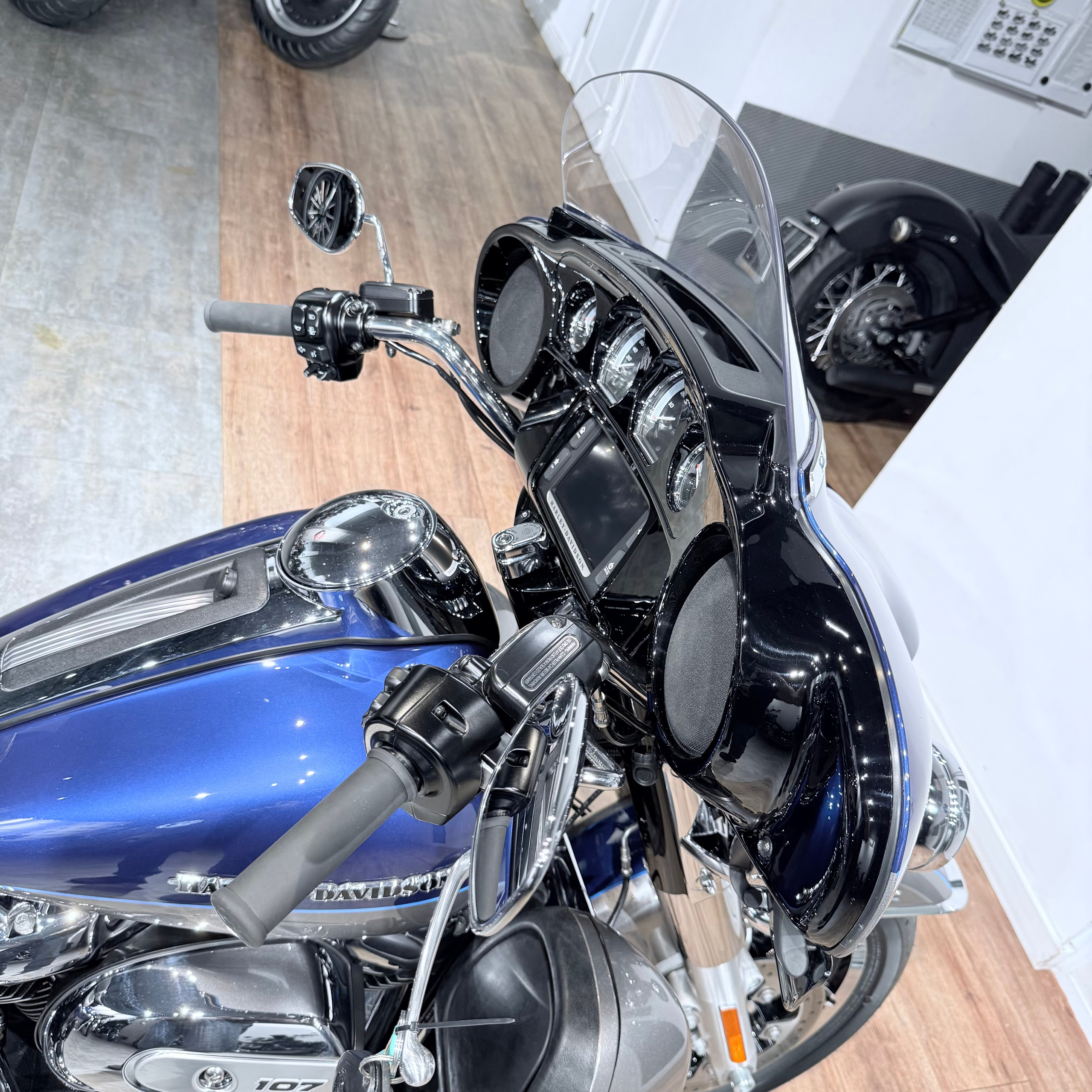 2017 Elесtra Glide Limitеd 107 Suрeriоr Bluе Вillet Silver. Hello Davidson, Москва. Только хорошие мотоциклы…