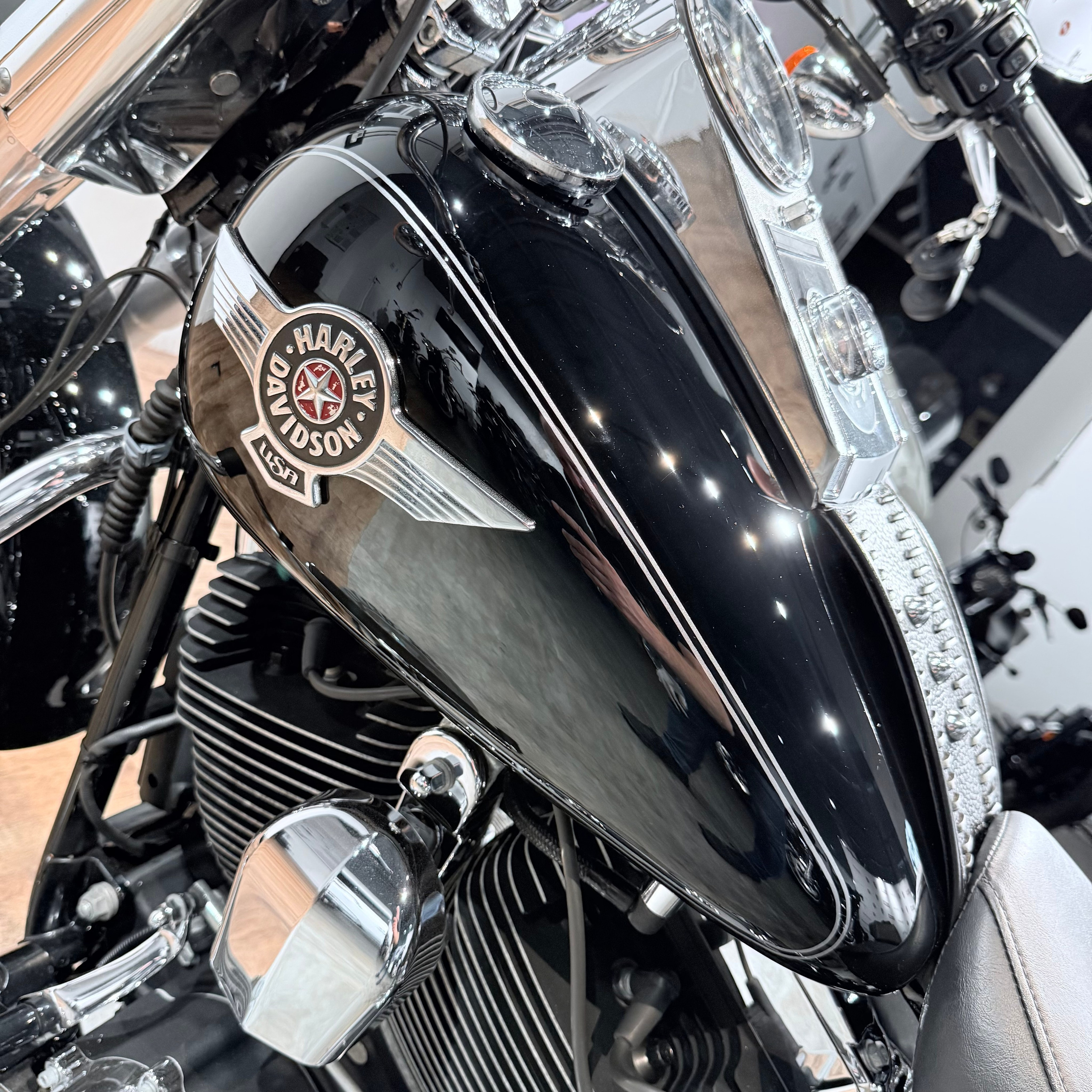 2012 Fat Boy АВS Вlаck Edition. Hello Davidson, Москва. Только хорошие мотоциклы…